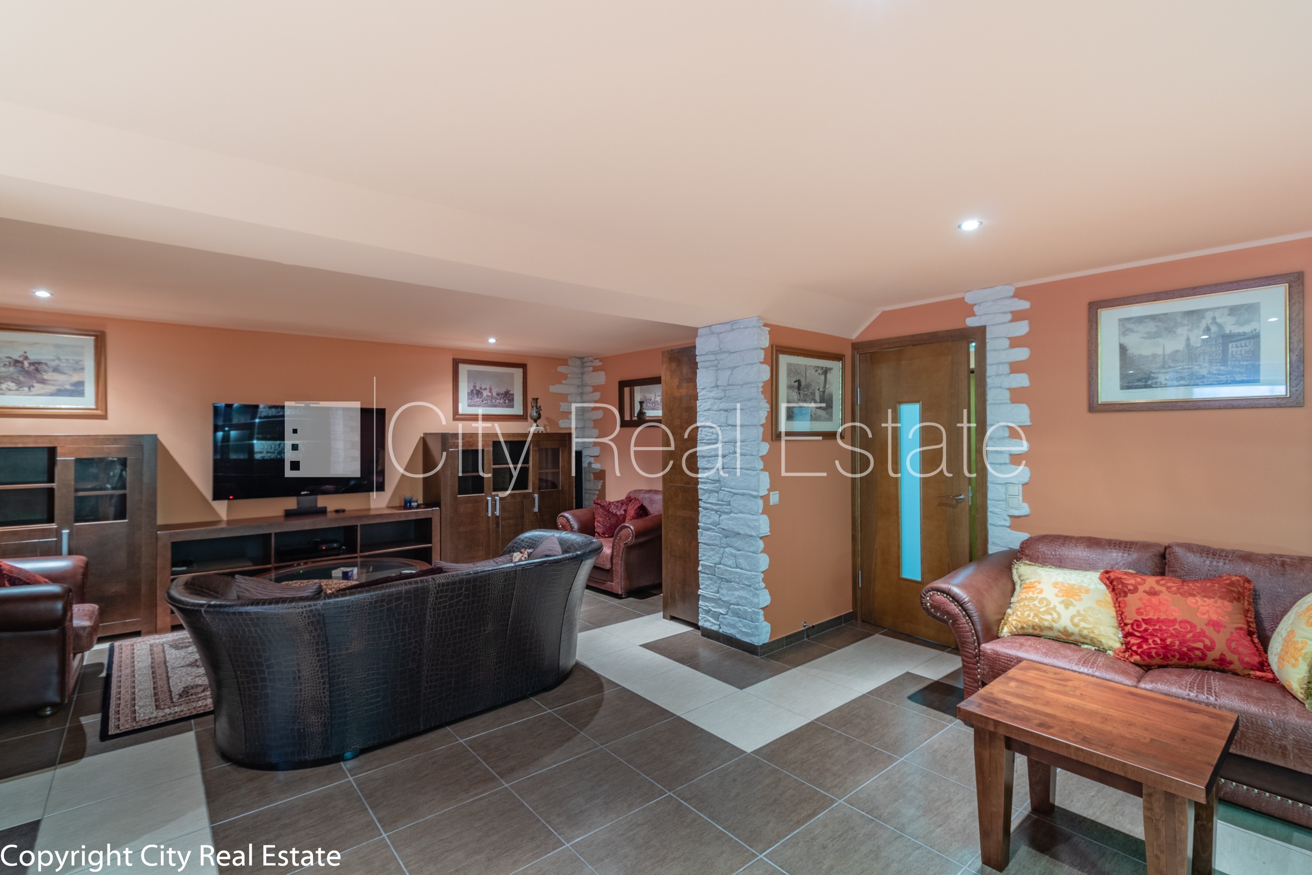 Sludinājumi. Privātmāja, bruģēts piebraucamais ceļš, automātiska zālāja laistīšanas sistēma, slēgts pagalms, Cena: 400000 EUR Foto #20