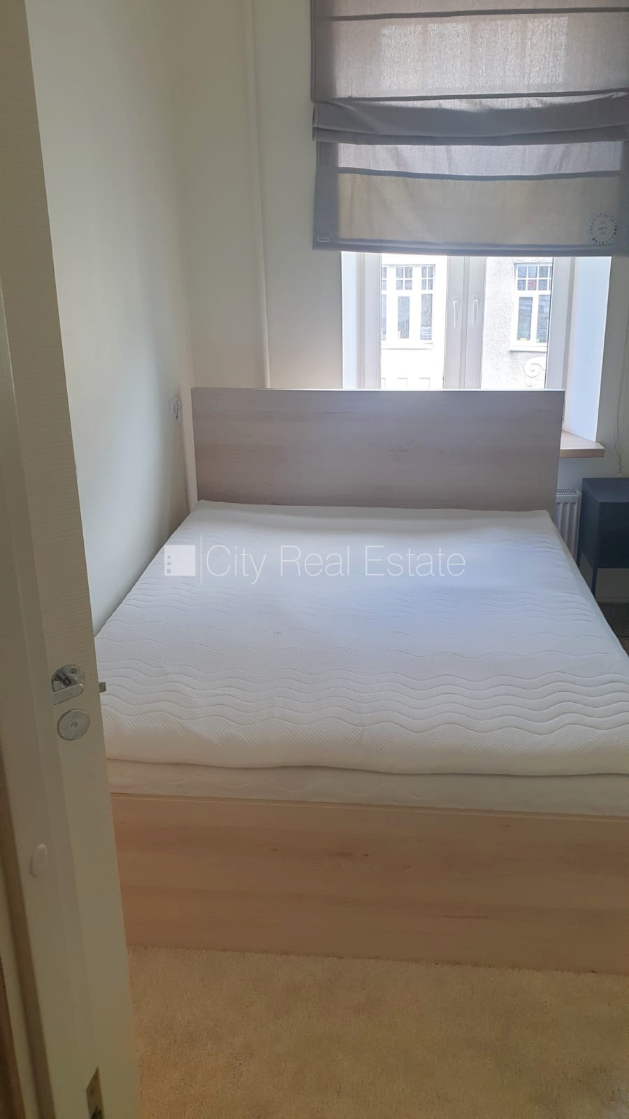 Sludinājumi. Fasādes māja, renovēta māja, ieeja no ielas, ir lifts, kāpņu telpa pēc kosmētiskā remonta, logi Cena: 680 EUR/mēn Foto #15