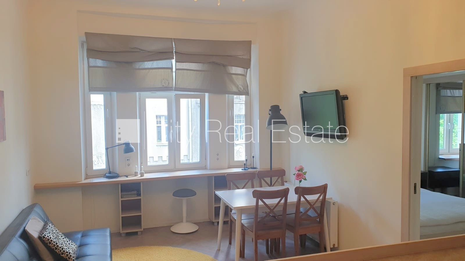 Sludinājumi. Fasādes māja, renovēta māja, ieeja no ielas, ir lifts, kāpņu telpa pēc kosmētiskā remonta, logi Cena: 680 EUR/mēn Foto #6