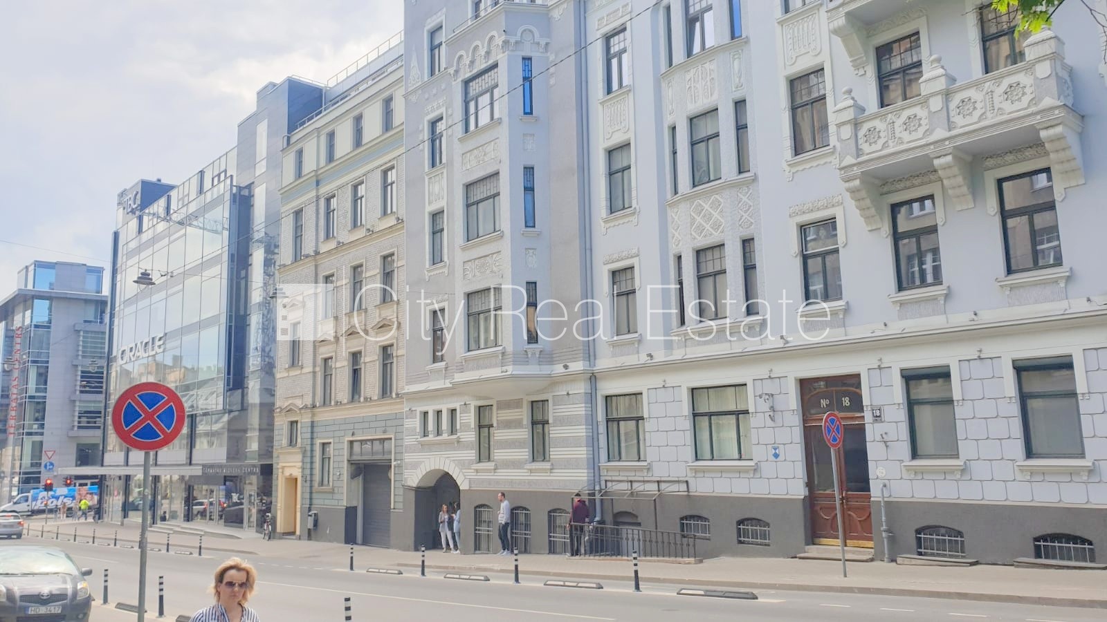 Sludinājumi. Fasādes māja, renovēta māja, ieeja no ielas, ir lifts, kāpņu telpa pēc kosmētiskā remonta, logi Cena: 680 EUR/mēn Foto #24