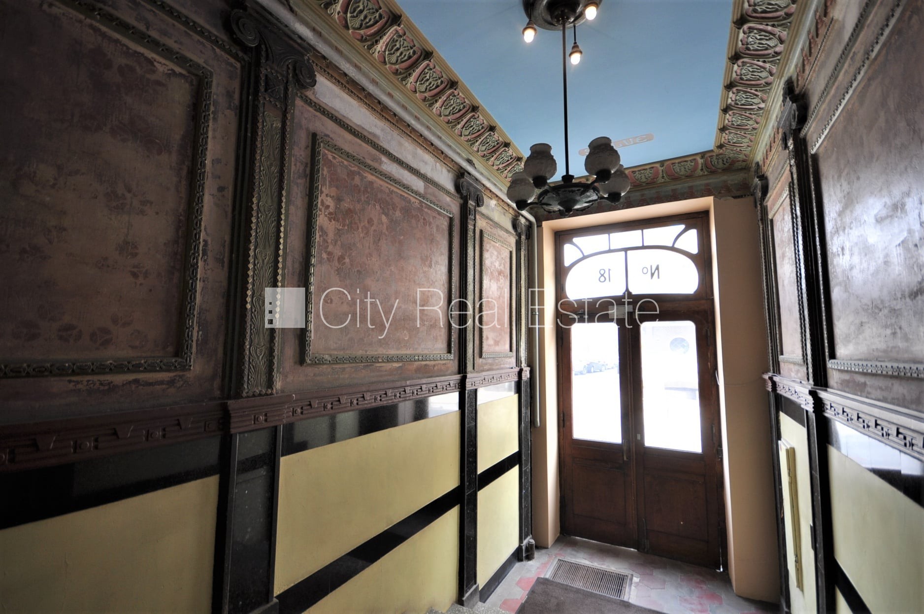 Sludinājumi. Fasādes māja, renovēta māja, ieeja no ielas, ir lifts, kāpņu telpa pēc kosmētiskā remonta, logi Cena: 680 EUR/mēn Foto #23