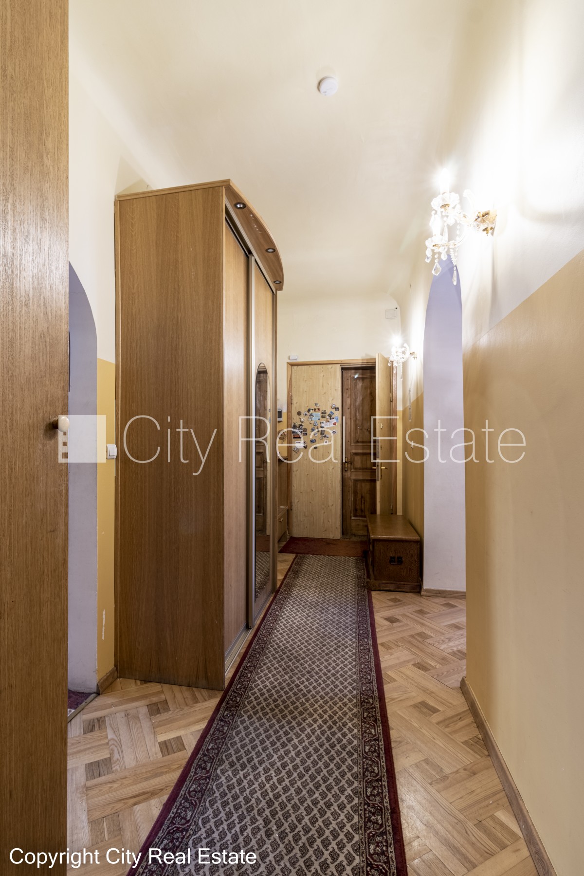 Sludinājumi. Pagalma māja, renovēta māja, slēgts pagalms, ieeja no pagalma, kāpņu telpa pēc kosmētiskā remonta, Cena: 265000 EUR Foto #24