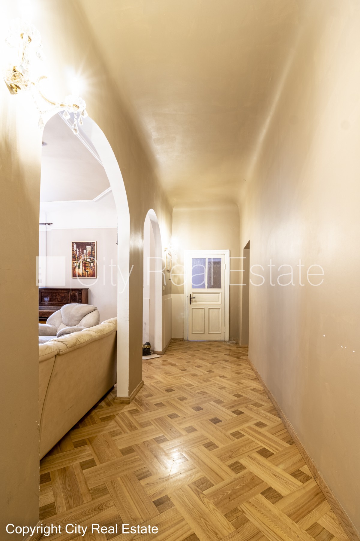 Sludinājumi. Pagalma māja, renovēta māja, slēgts pagalms, ieeja no pagalma, kāpņu telpa pēc kosmētiskā remonta, Cena: 265000 EUR Foto #25