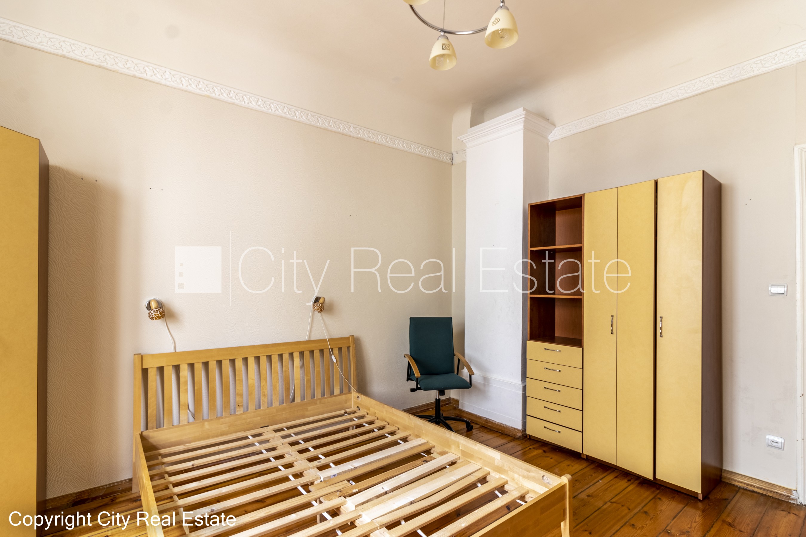 Sludinājumi. Pagalma māja, renovēta māja, slēgts pagalms, ieeja no pagalma, kāpņu telpa pēc kosmētiskā remonta, Cena: 265000 EUR Foto #15