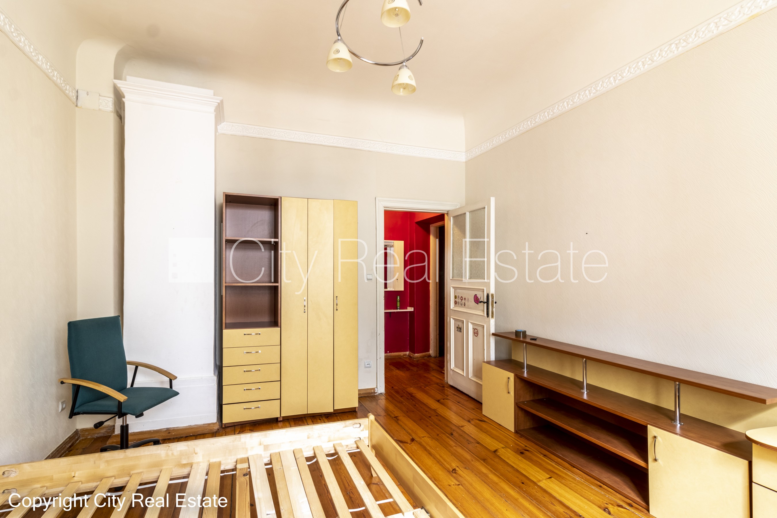 Sludinājumi. Pagalma māja, renovēta māja, slēgts pagalms, ieeja no pagalma, kāpņu telpa pēc kosmētiskā remonta, Cena: 265000 EUR Foto #16