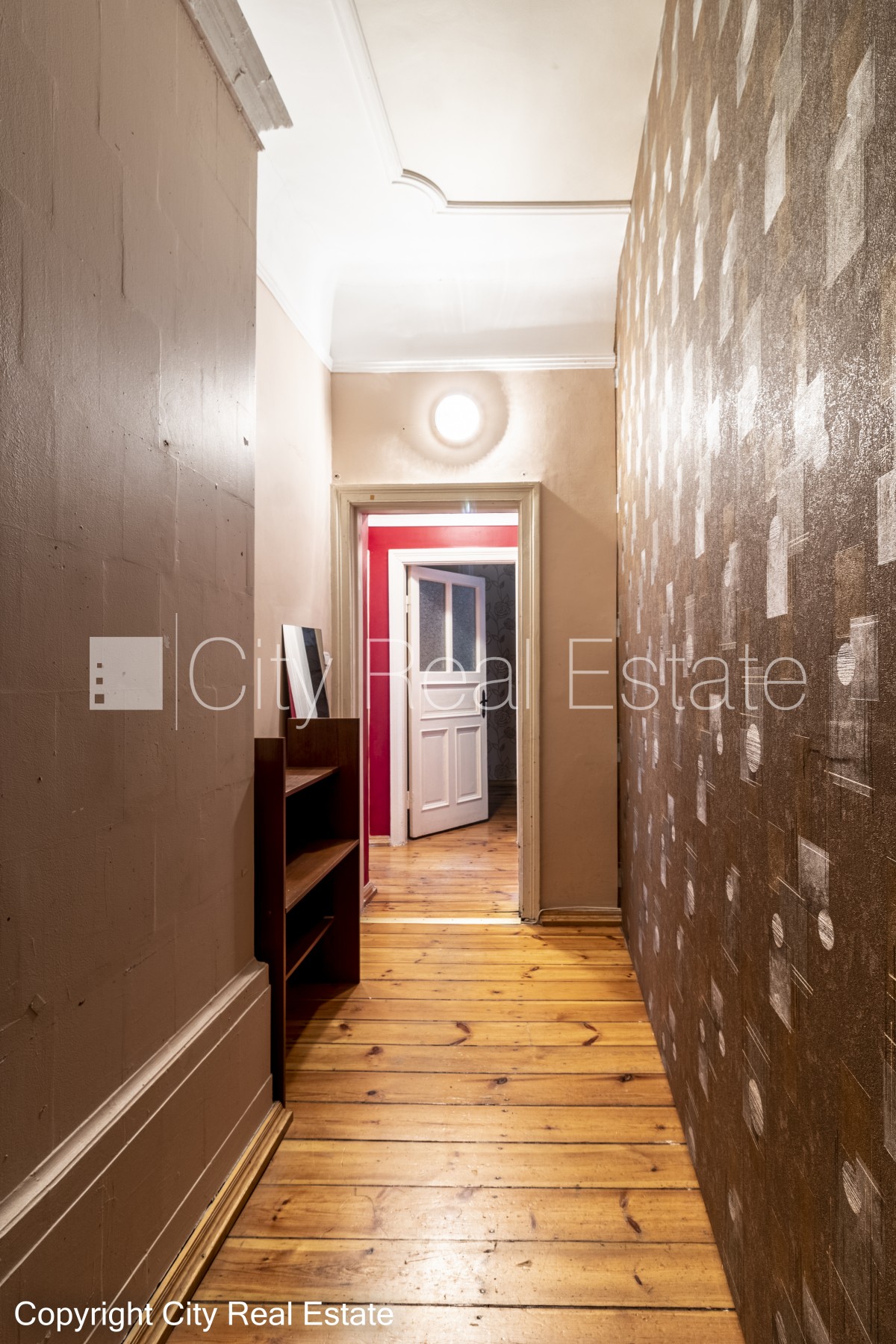 Sludinājumi. Pagalma māja, renovēta māja, slēgts pagalms, ieeja no pagalma, kāpņu telpa pēc kosmētiskā remonta, Cena: 265000 EUR Foto #6