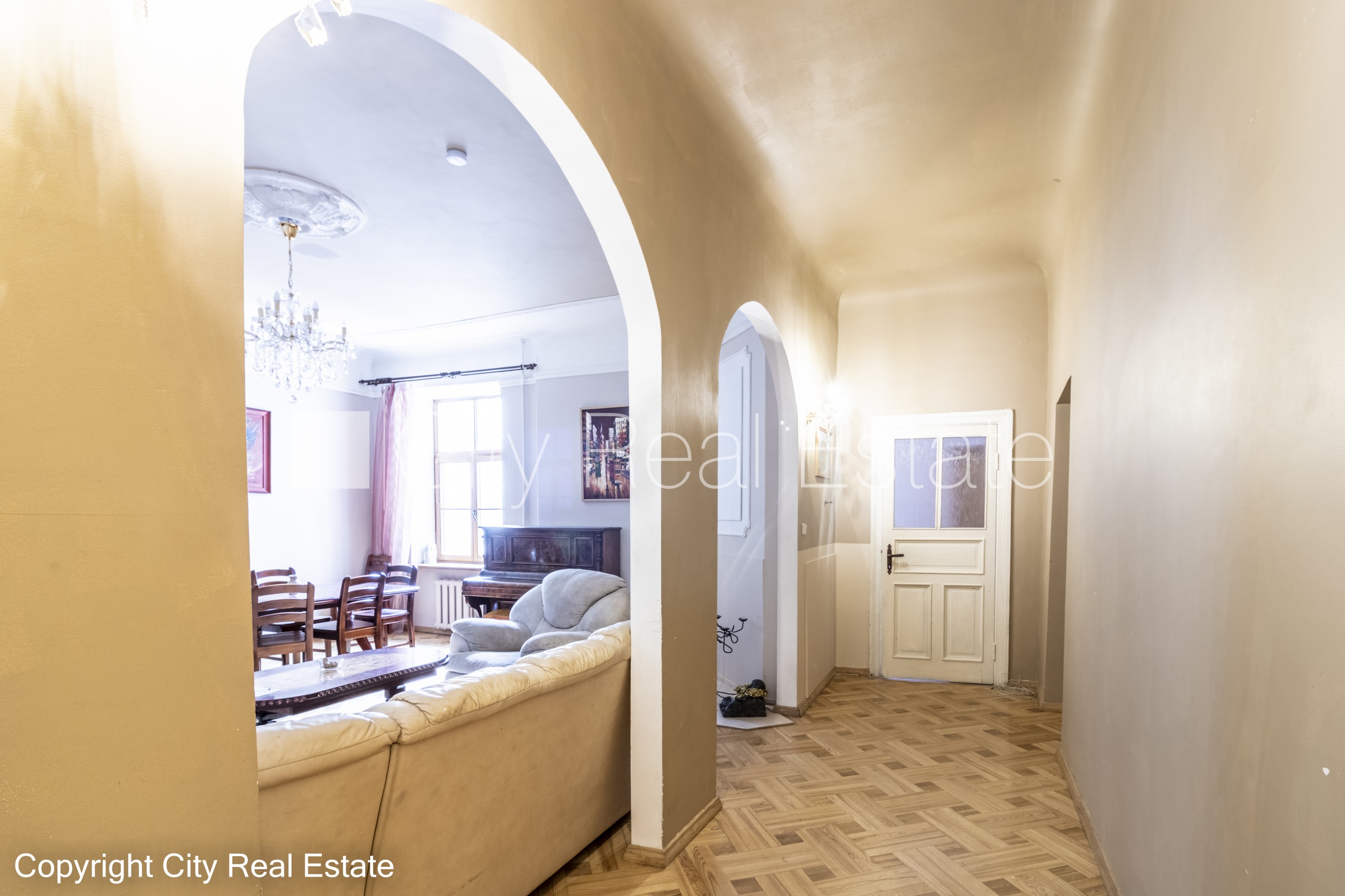 Sludinājumi. Pagalma māja, renovēta māja, slēgts pagalms, ieeja no pagalma, kāpņu telpa pēc kosmētiskā remonta, Cena: 265000 EUR Foto #20