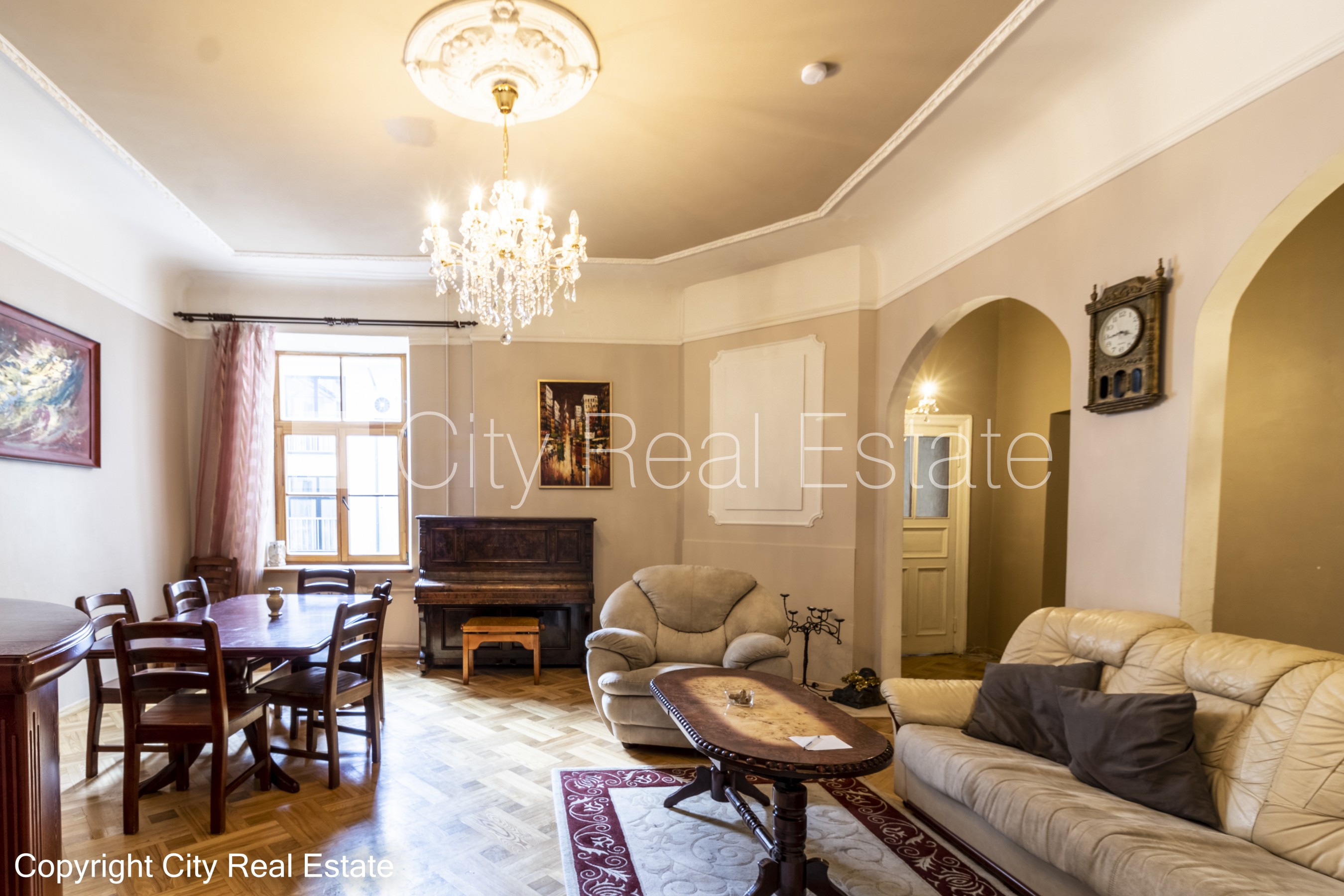 Sludinājumi. Pagalma māja, renovēta māja, slēgts pagalms, ieeja no pagalma, kāpņu telpa pēc kosmētiskā remonta, Cena: 265000 EUR Foto #4