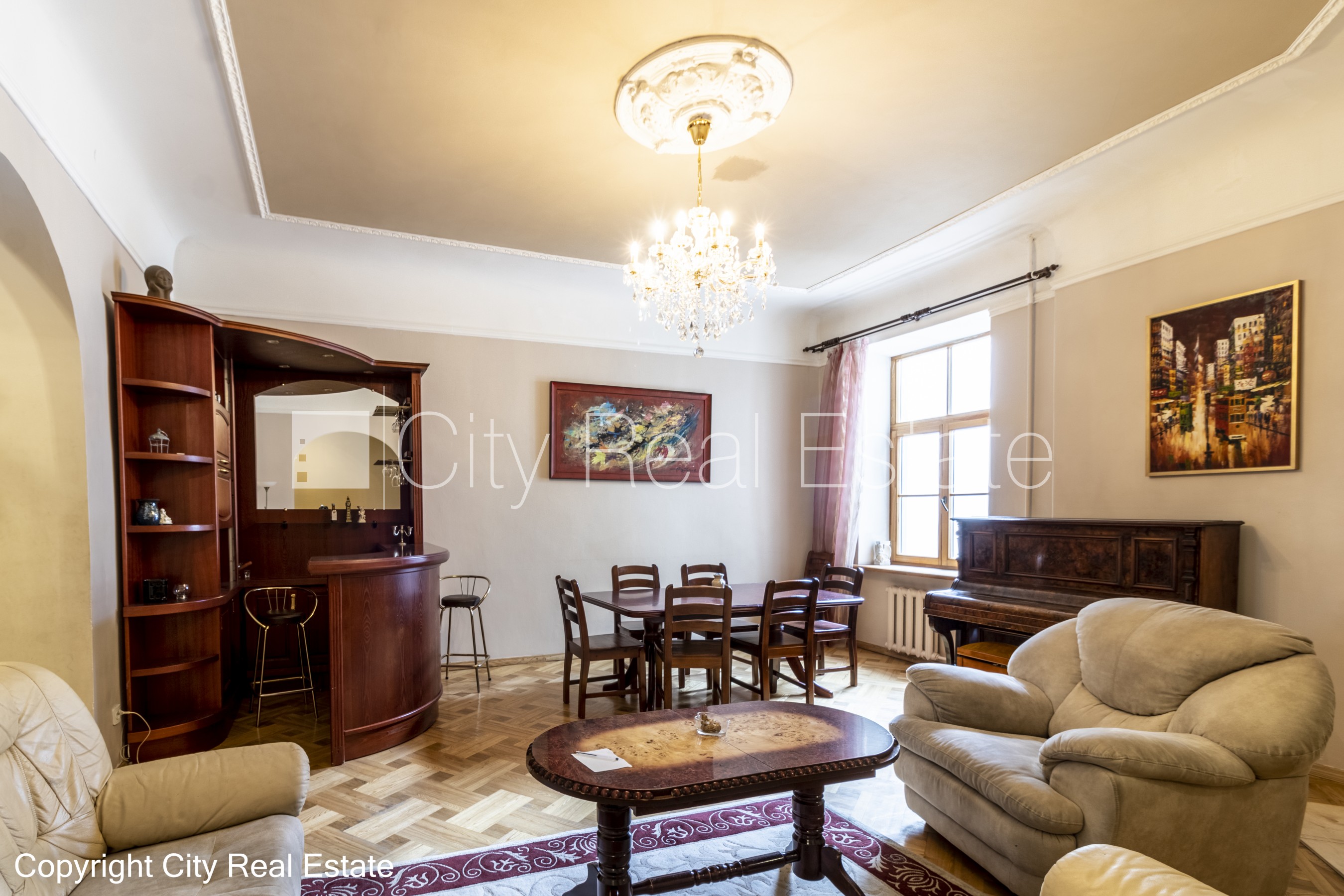 Sludinājumi. Pagalma māja, renovēta māja, slēgts pagalms, ieeja no pagalma, kāpņu telpa pēc kosmētiskā remonta, Cena: 265000 EUR Foto #2