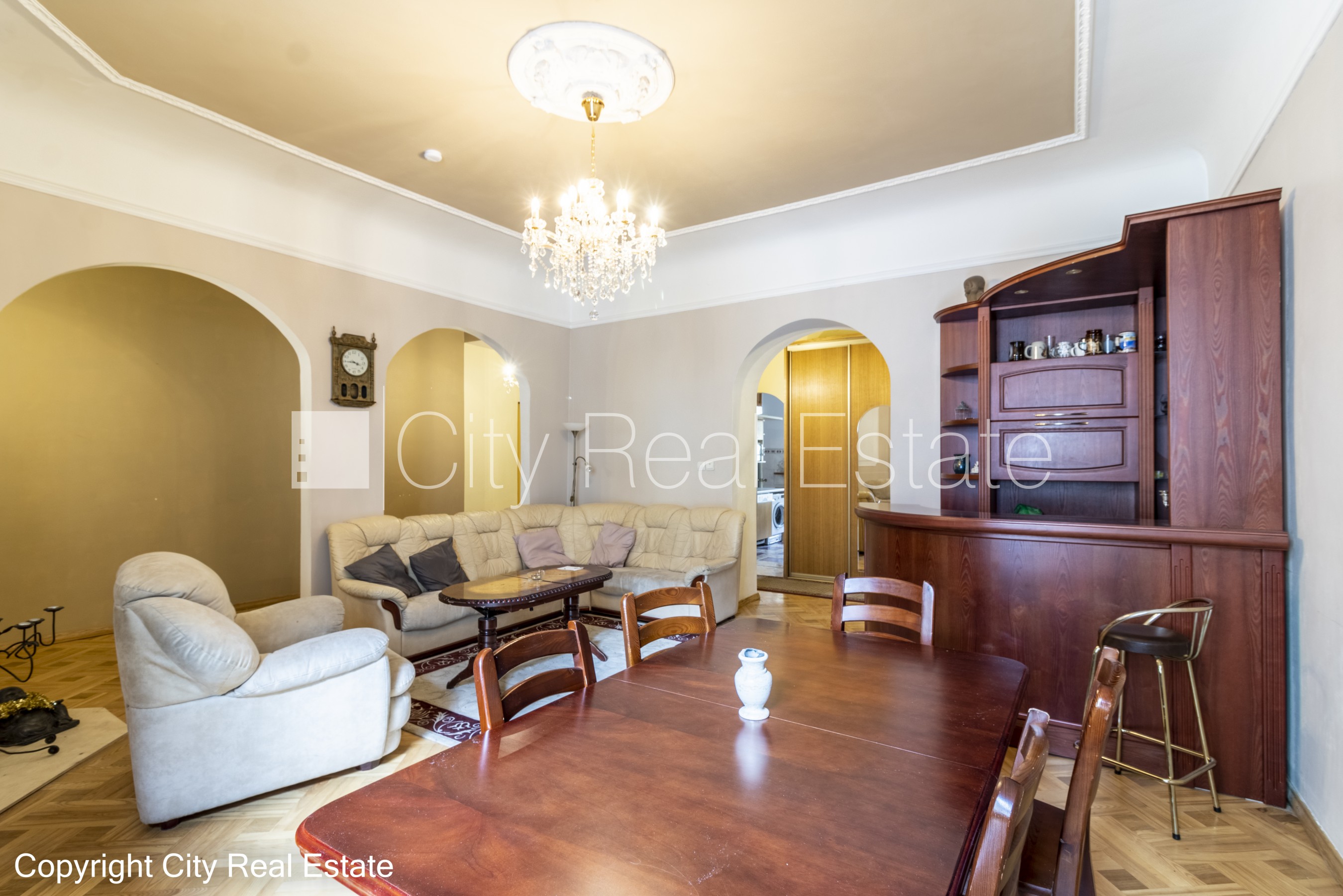 Sludinājumi. Pagalma māja, renovēta māja, slēgts pagalms, ieeja no pagalma, kāpņu telpa pēc kosmētiskā remonta, Cena: 265000 EUR Foto #5