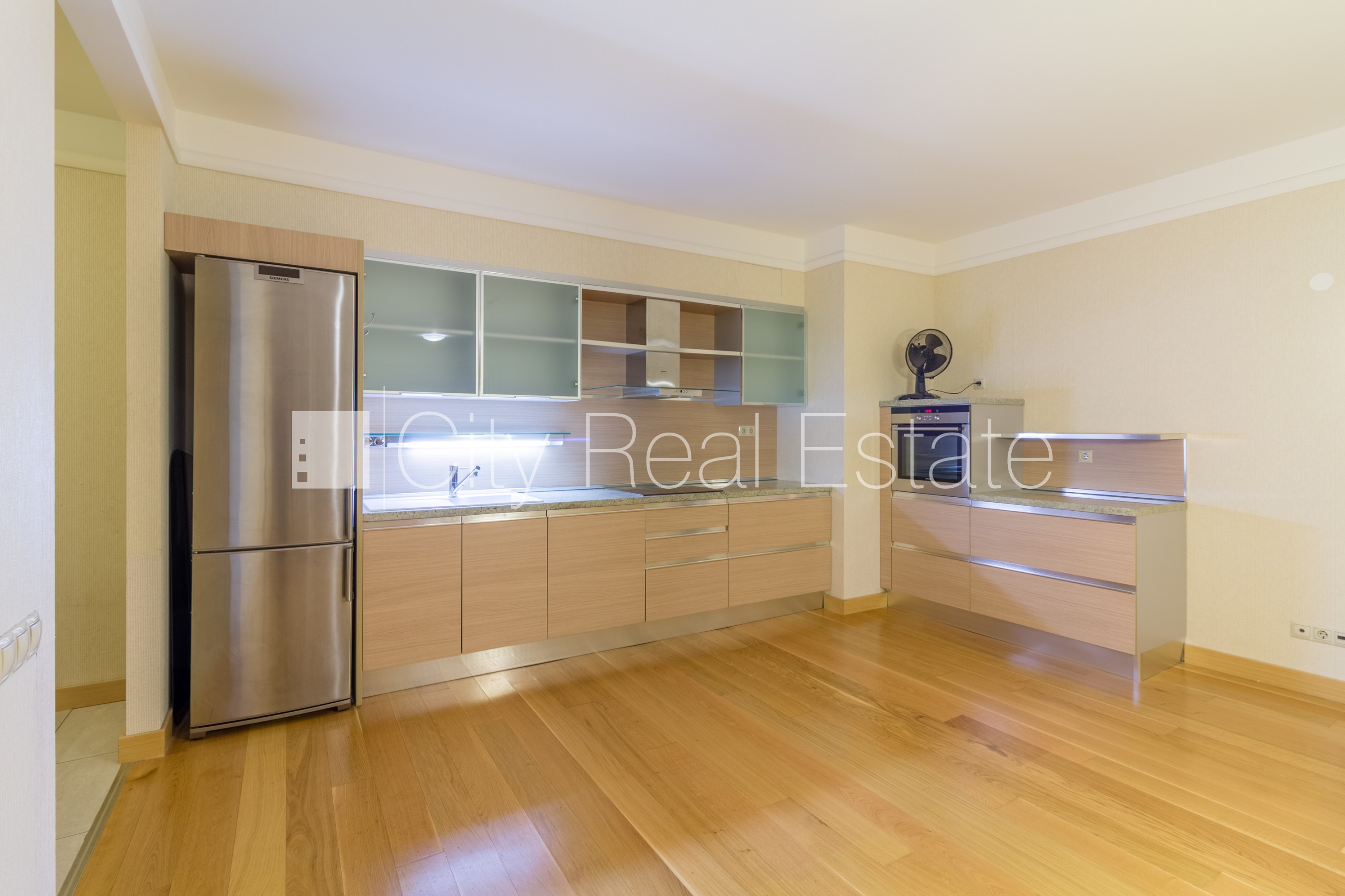 Sludinājumi. Projekts - Panorama Plaza, jaunceltne, teritorijas iebrauktuves vārti aprīkoti ar automatizētu Cena: 850 EUR/mēn Foto #4