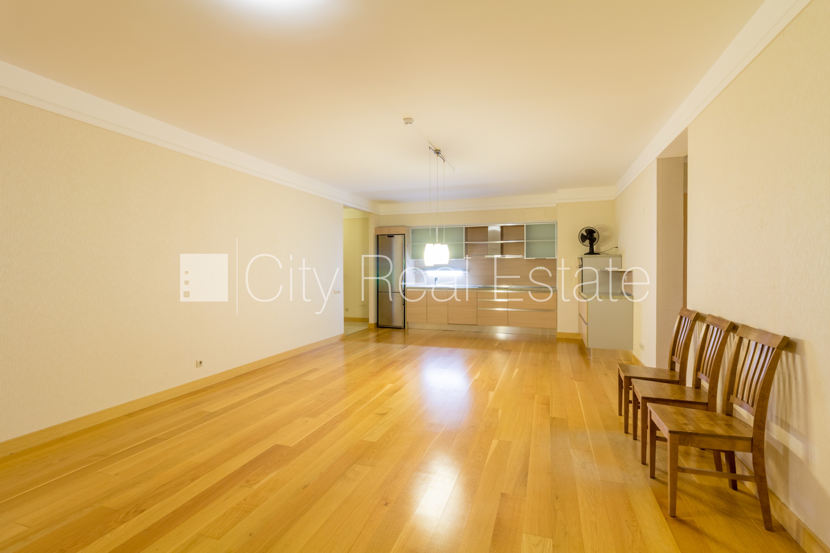 Sludinājumi. Projekts - Panorama Plaza, jaunceltne, teritorijas iebrauktuves vārti aprīkoti ar automatizētu Cena: 850 EUR/mēn Foto #1