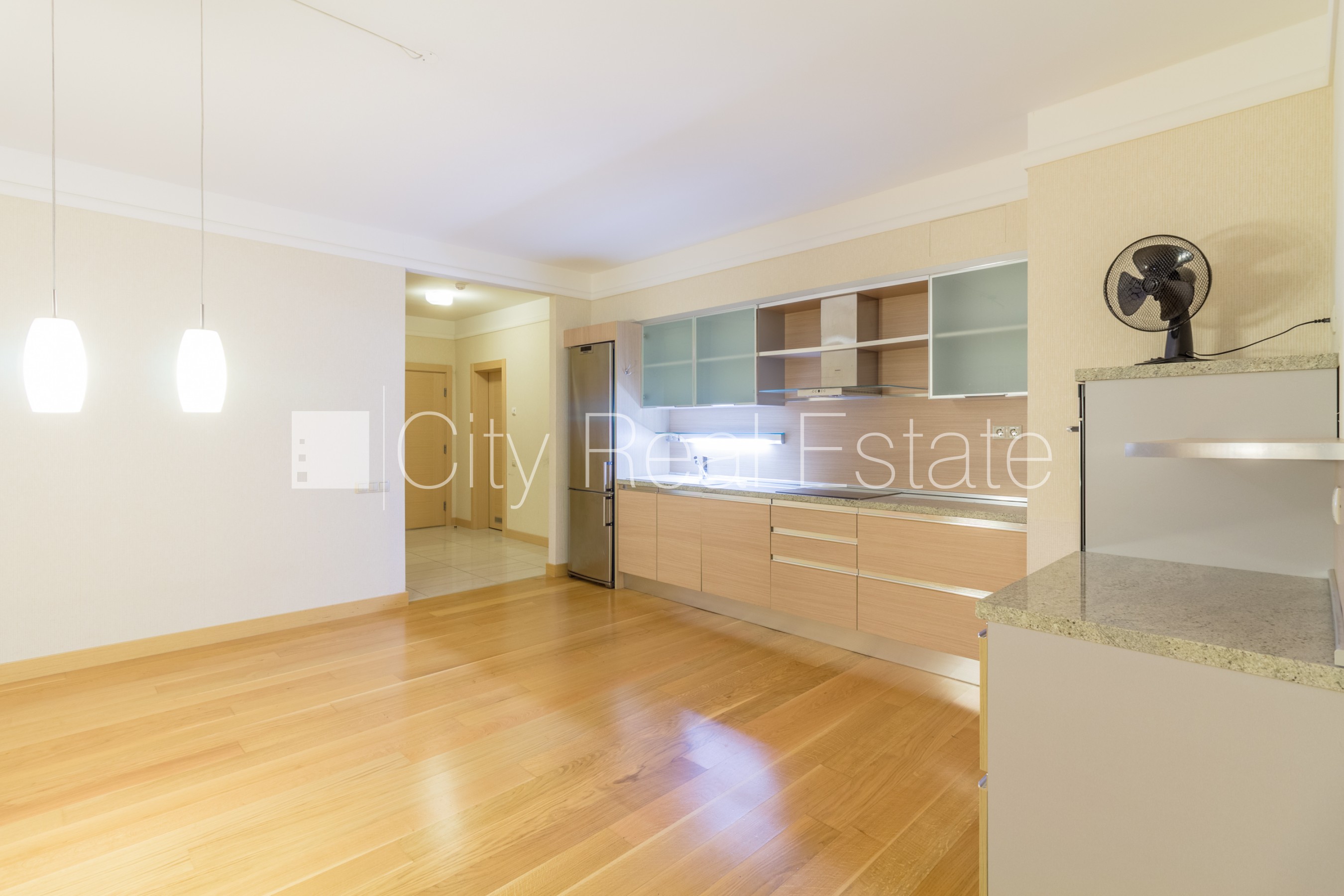 Sludinājumi. Projekts - Panorama Plaza, jaunceltne, teritorijas iebrauktuves vārti aprīkoti ar automatizētu Cena: 850 EUR/mēn Foto #3