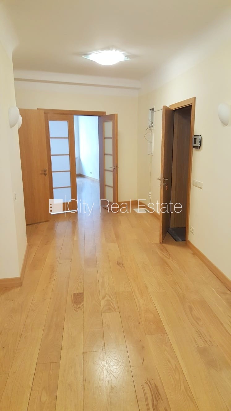 Sludinājumi. Fasādes māja, renovēta māja, viena kvadrātmetra apsaimniekošanas maksa mēnesī  0,70 EUR, ieeja no Cena: 720 EUR/mēn Foto #6