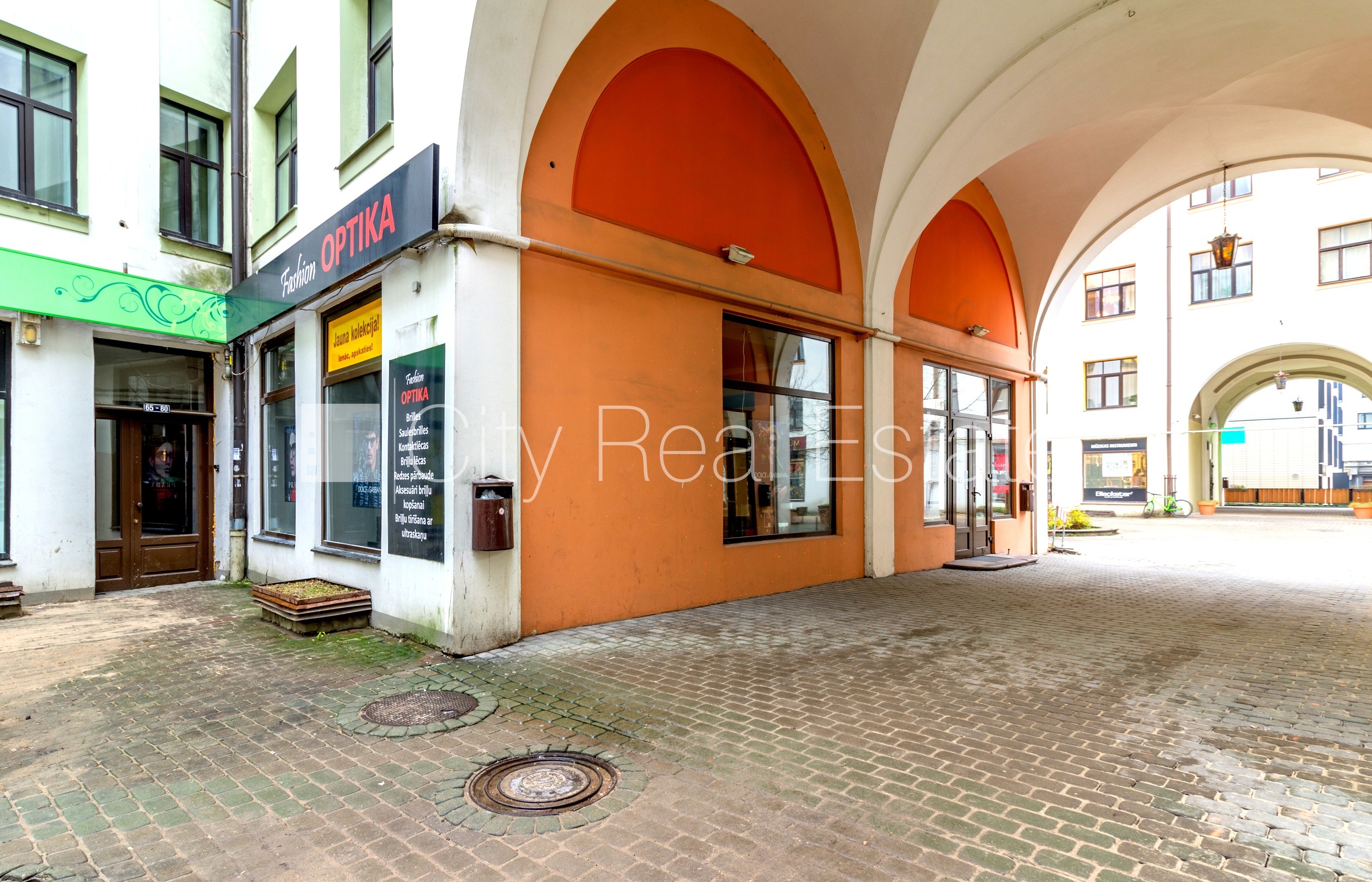 Объявление. Дом во дворе, реновированный дом, кирпичные стены, фасад с декоративной штукатуркой, Цена: 256000 EUR Foto #3