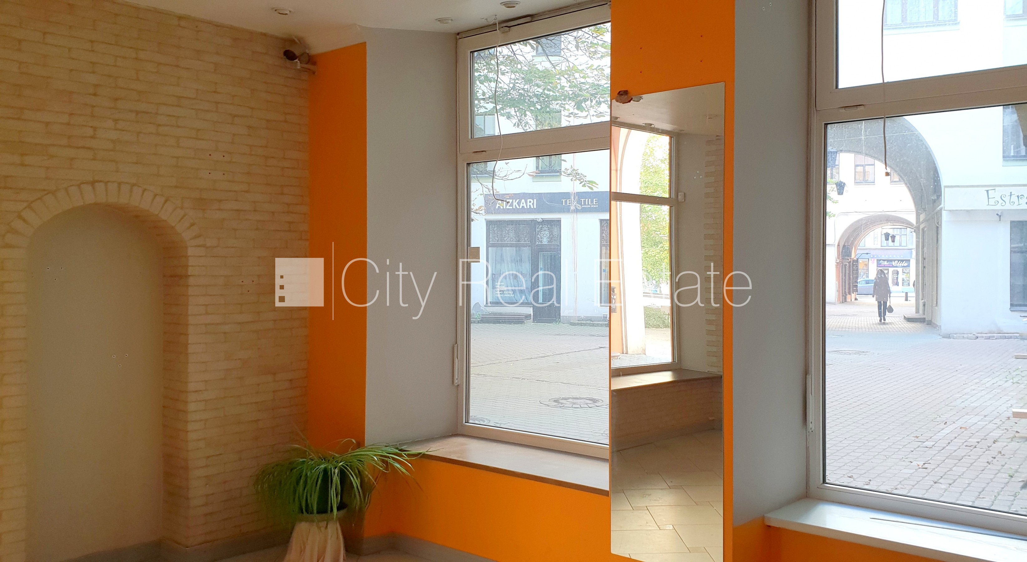 Объявление. Дом во дворе, реновированный дом, кирпичные стены, фасад с декоративной штукатуркой, Цена: 256000 EUR Foto #9