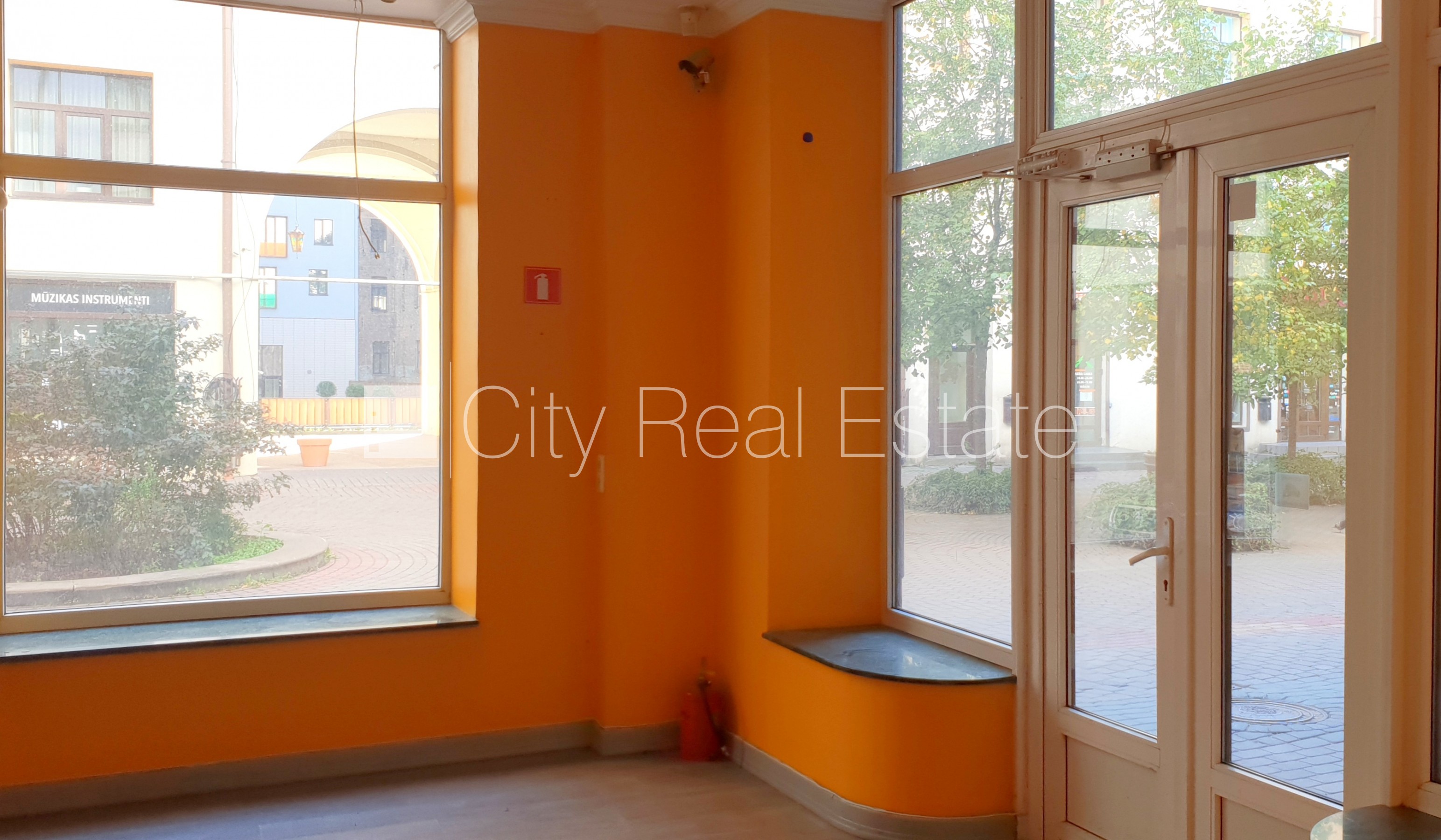 Объявление. Дом во дворе, реновированный дом, кирпичные стены, фасад с декоративной штукатуркой, Цена: 256000 EUR Foto #7