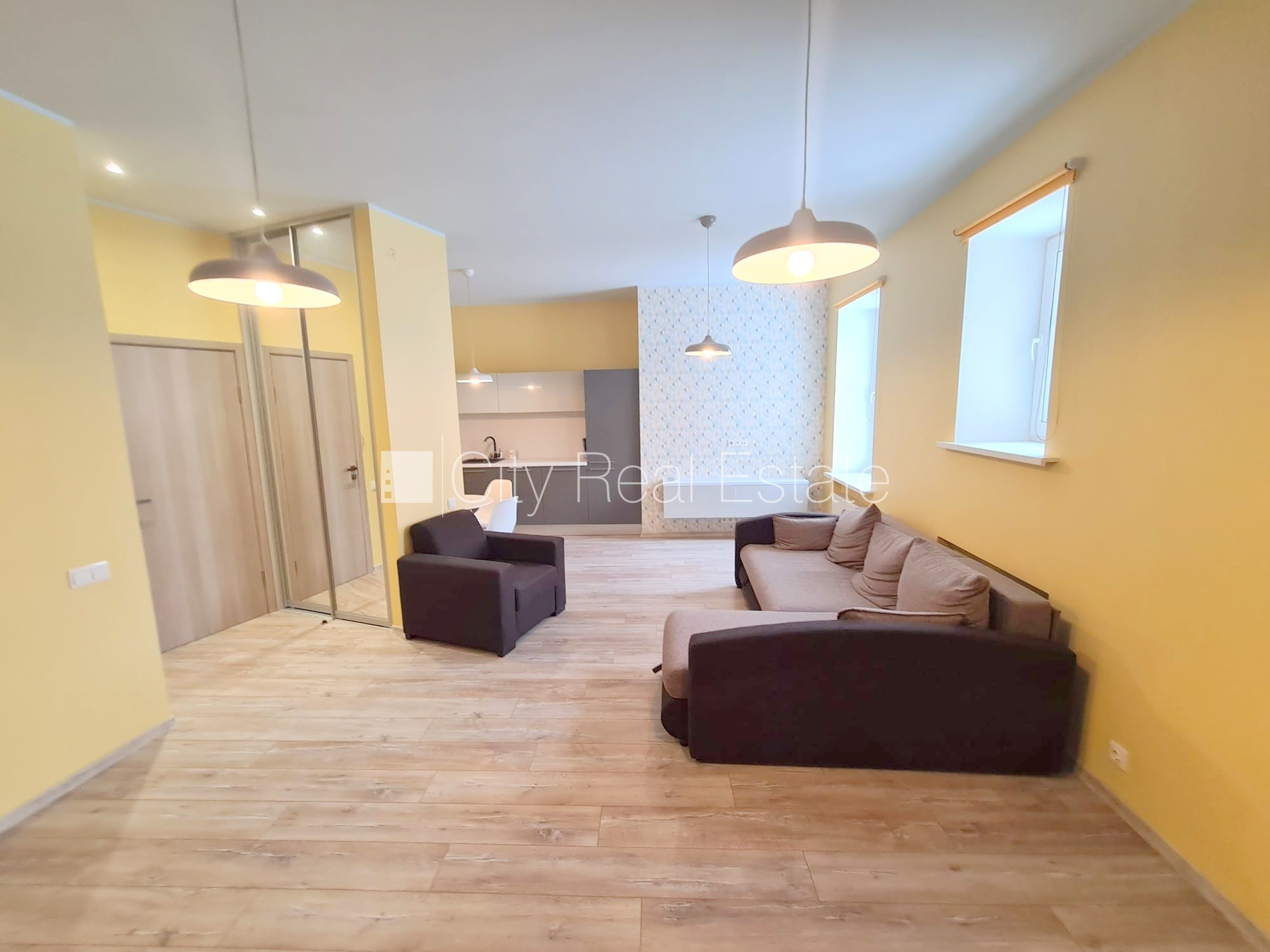 Sludinājumi. Jaunceltne, renovēta māja, ieeja no ielas, ir lifts, kāpņu telpa pēc kapitālā remonta, Cena: 550 EUR/mēn Foto #3