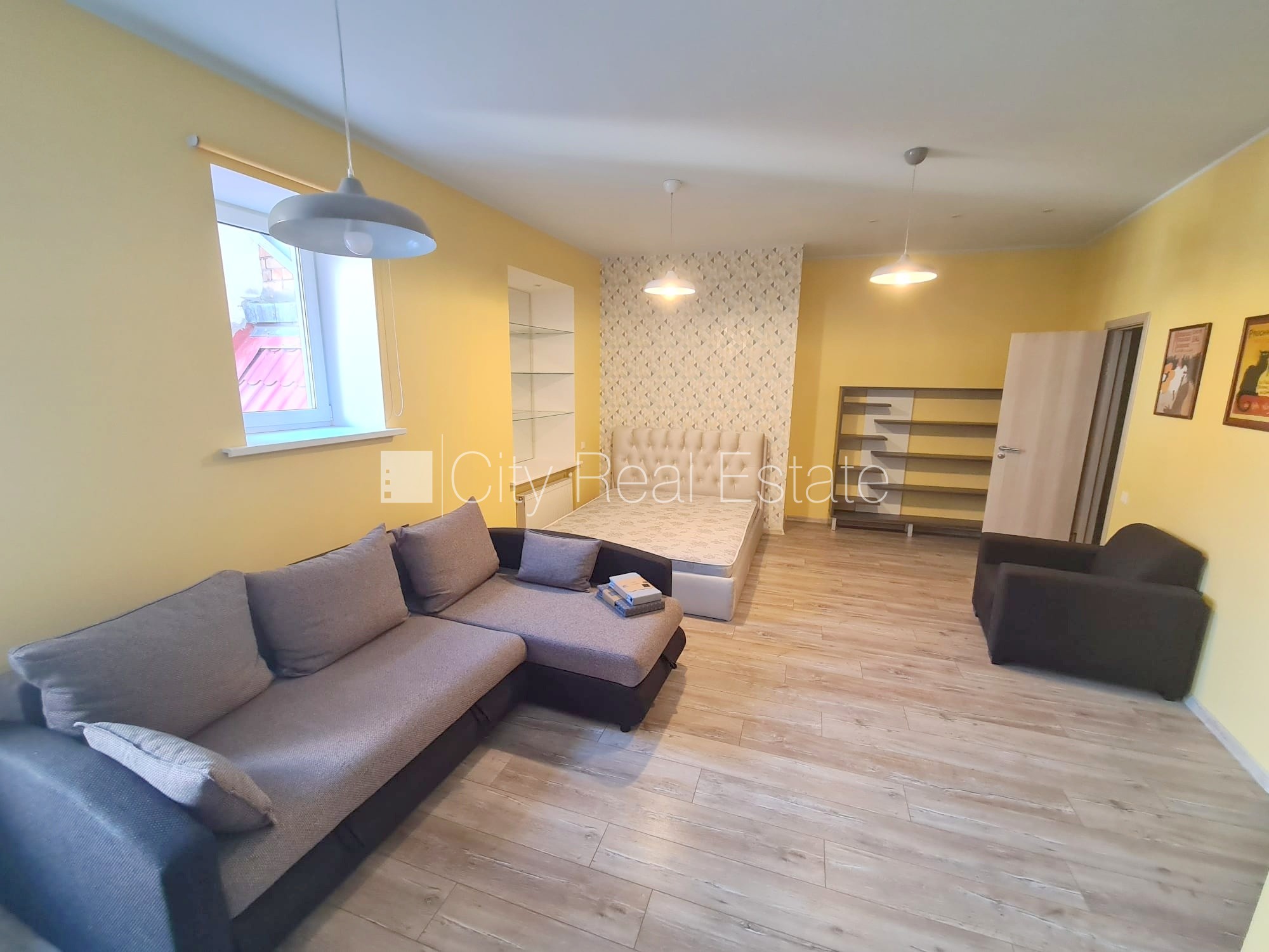 Sludinājumi. Jaunceltne, renovēta māja, ieeja no ielas, ir lifts, kāpņu telpa pēc kapitālā remonta, Cena: 550 EUR/mēn Foto #2