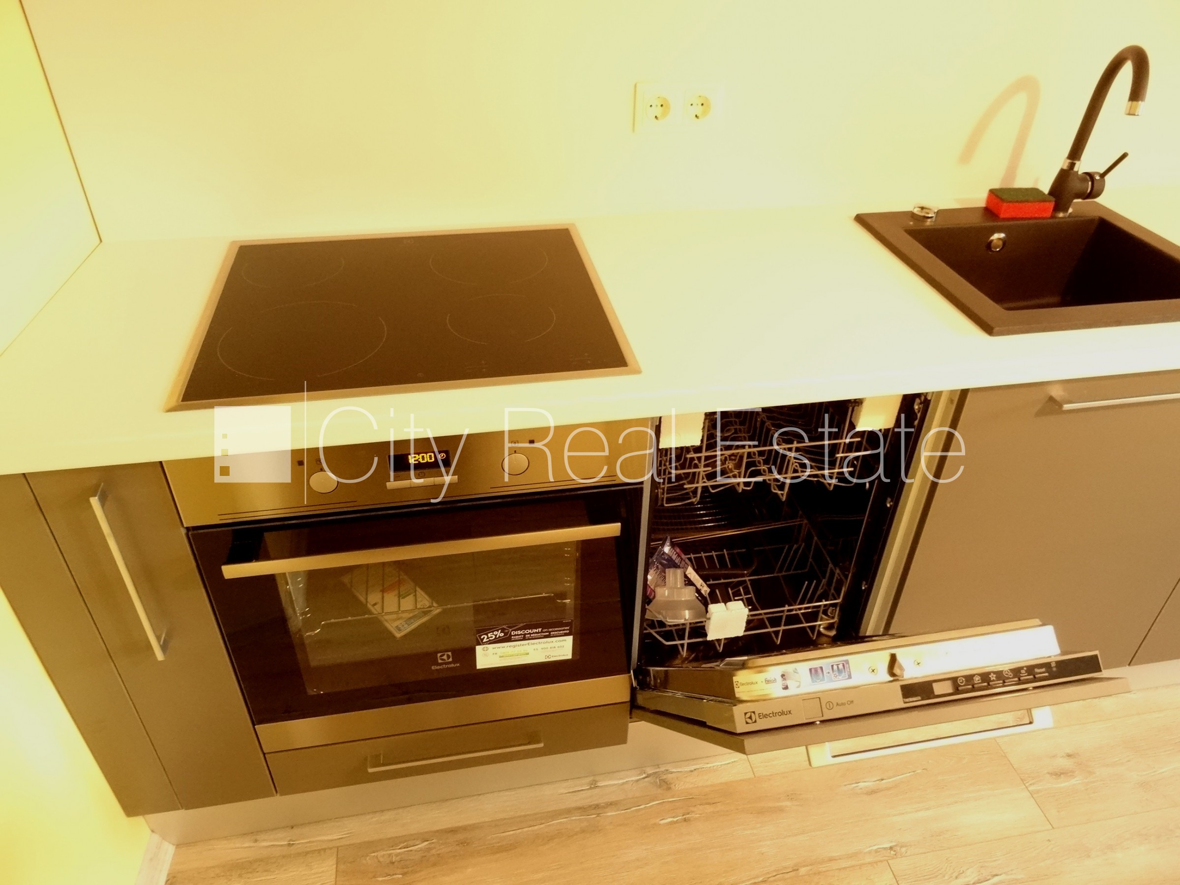 Sludinājumi. Jaunceltne, renovēta māja, ieeja no ielas, ir lifts, kāpņu telpa pēc kapitālā remonta, Cena: 550 EUR/mēn Foto #17