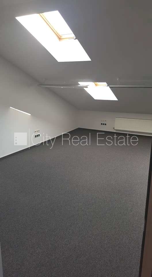 Sludinājumi. Fasādes māja, viena kvadrātmetra apsaimniekošanas maksa mēnesī  2,03 EUR, maksas stāvvieta, vieta Cena: 202 EUR/mēn Foto #4