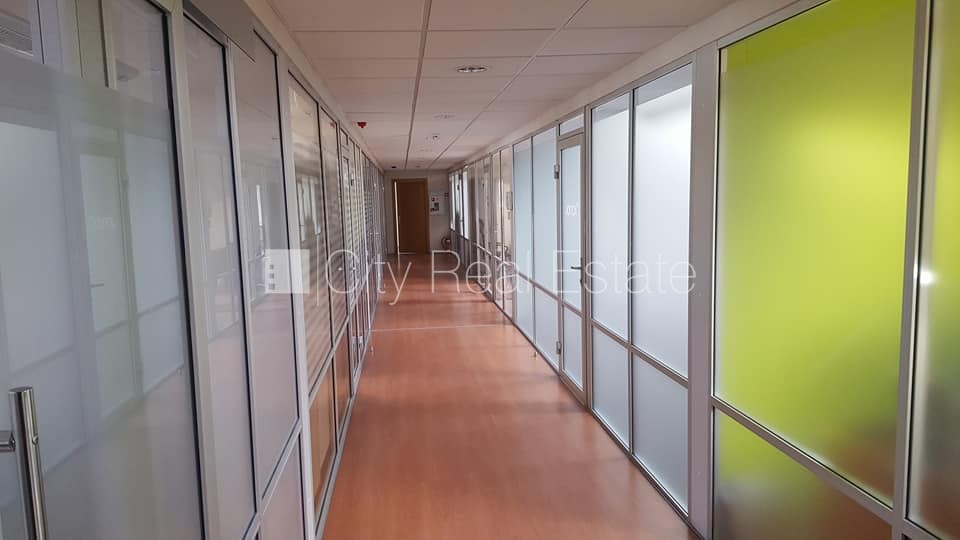 Sludinājumi. Fasādes māja, viena kvadrātmetra apsaimniekošanas maksa mēnesī  2,03 EUR, maksas stāvvieta, vieta Cena: 202 EUR/mēn Foto #8