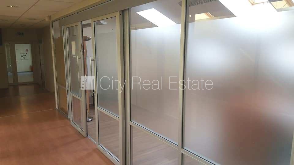 Sludinājumi. Fasādes māja, viena kvadrātmetra apsaimniekošanas maksa mēnesī  2,03 EUR, maksas stāvvieta, vieta Cena: 202 EUR/mēn Foto #9