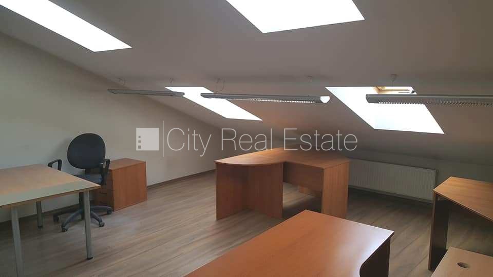 Sludinājumi. Renovēta māja, viena kvadrātmetra apsaimniekošanas maksa mēnesī  2.03 EUR, maksas stāvvieta, vieta Cena: 207 EUR/mēn Foto #2