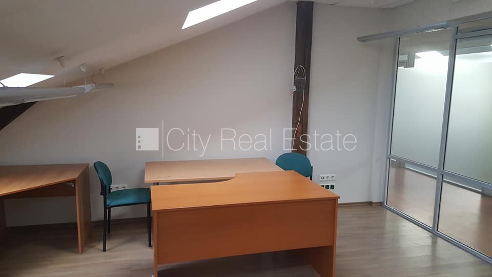 Sludinājumi. Renovēta māja, viena kvadrātmetra apsaimniekošanas maksa mēnesī  2.03 EUR, maksas stāvvieta, vieta Cena: 207 EUR/mēn Foto #4