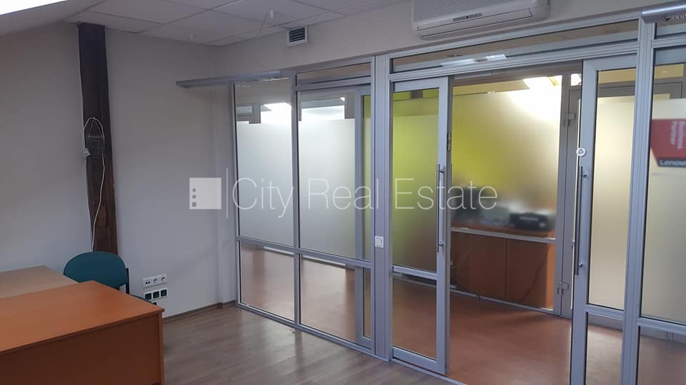 Sludinājumi. Renovēta māja, viena kvadrātmetra apsaimniekošanas maksa mēnesī  2.03 EUR, maksas stāvvieta, vieta Cena: 207 EUR/mēn Foto #6