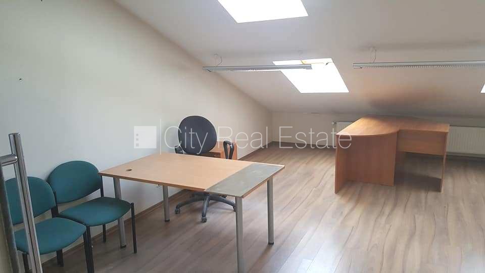 Sludinājumi. Renovēta māja, viena kvadrātmetra apsaimniekošanas maksa mēnesī  2.03 EUR, maksas stāvvieta, vieta Cena: 207 EUR/mēn Foto #3