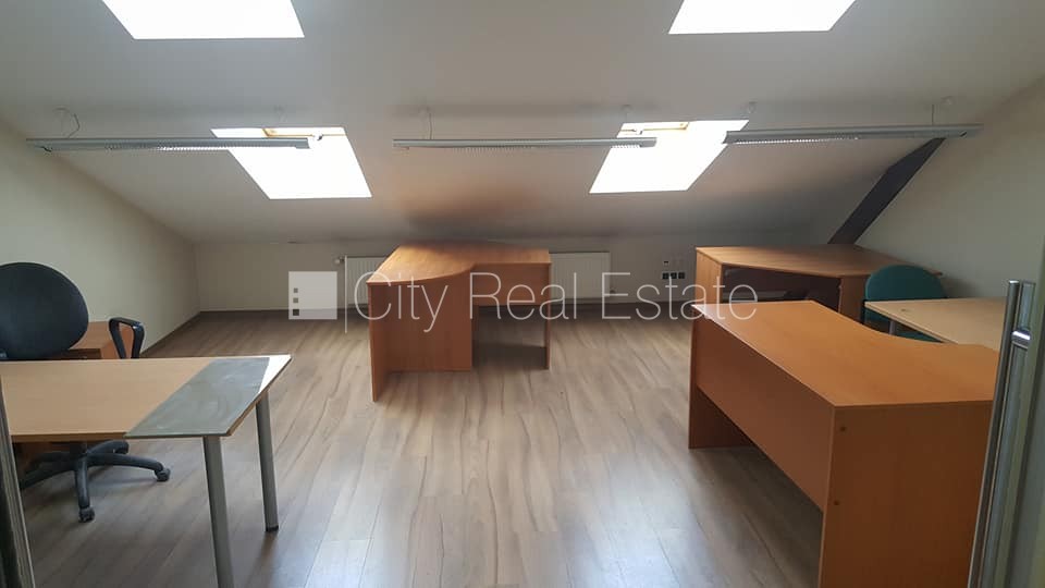 Sludinājumi. Renovēta māja, viena kvadrātmetra apsaimniekošanas maksa mēnesī  2.03 EUR, maksas stāvvieta, vieta Cena: 207 EUR/mēn Foto #1