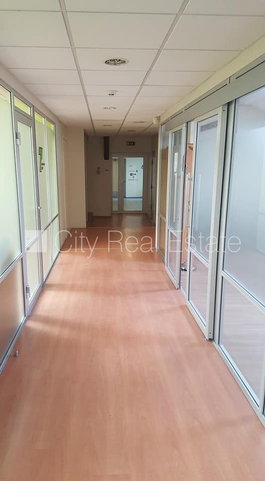 Sludinājumi. Renovēta māja, viena kvadrātmetra apsaimniekošanas maksa mēnesī  2.03 EUR, maksas stāvvieta, vieta Cena: 207 EUR/mēn Foto #14