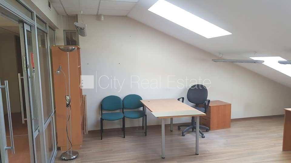 Sludinājumi. Renovēta māja, viena kvadrātmetra apsaimniekošanas maksa mēnesī  2.03 EUR, maksas stāvvieta, vieta Cena: 207 EUR/mēn Foto #9