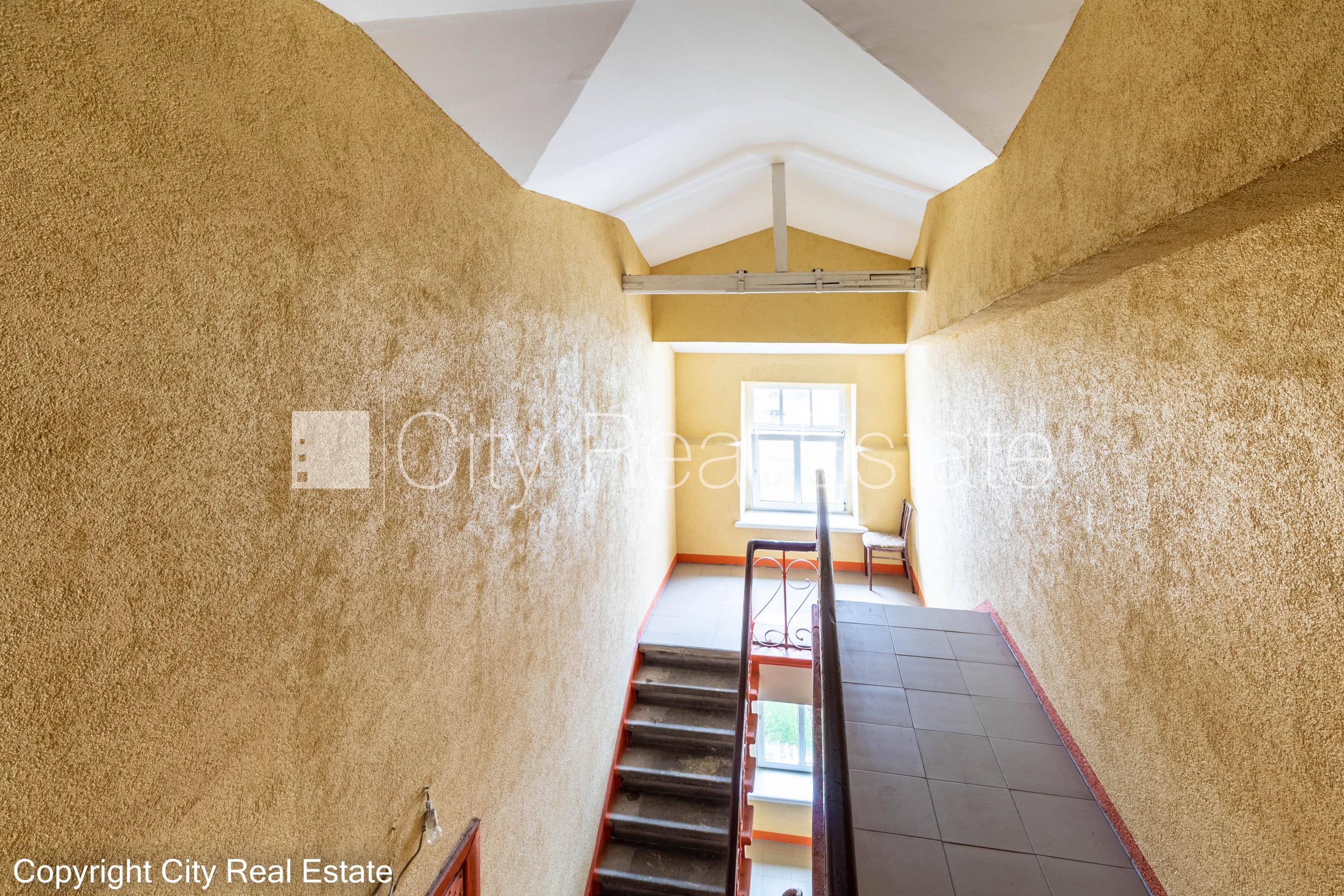 Sludinājumi. Fasādes māja, renovēta māja, vieta automašīnai, ieeja no pagalma, mansards, kāpņu telpa pēc Cena: 260 EUR/mēn Foto #18
