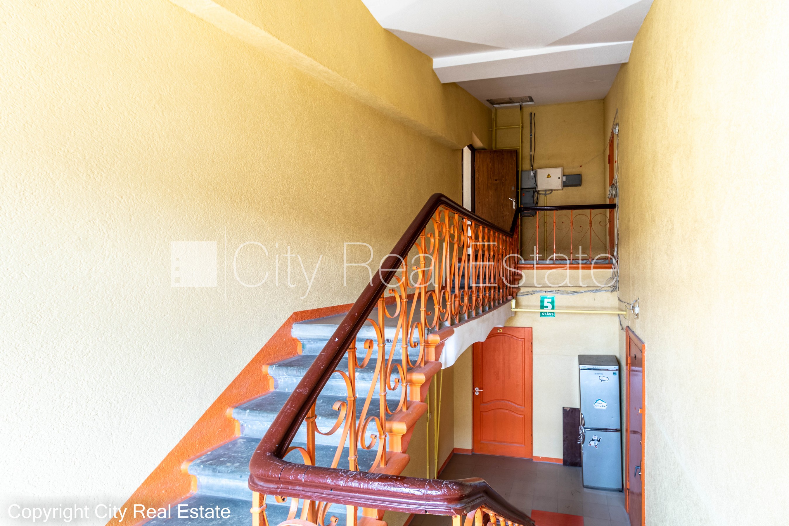Sludinājumi. Fasādes māja, renovēta māja, vieta automašīnai, ieeja no pagalma, mansards, kāpņu telpa pēc Cena: 260 EUR/mēn Foto #19
