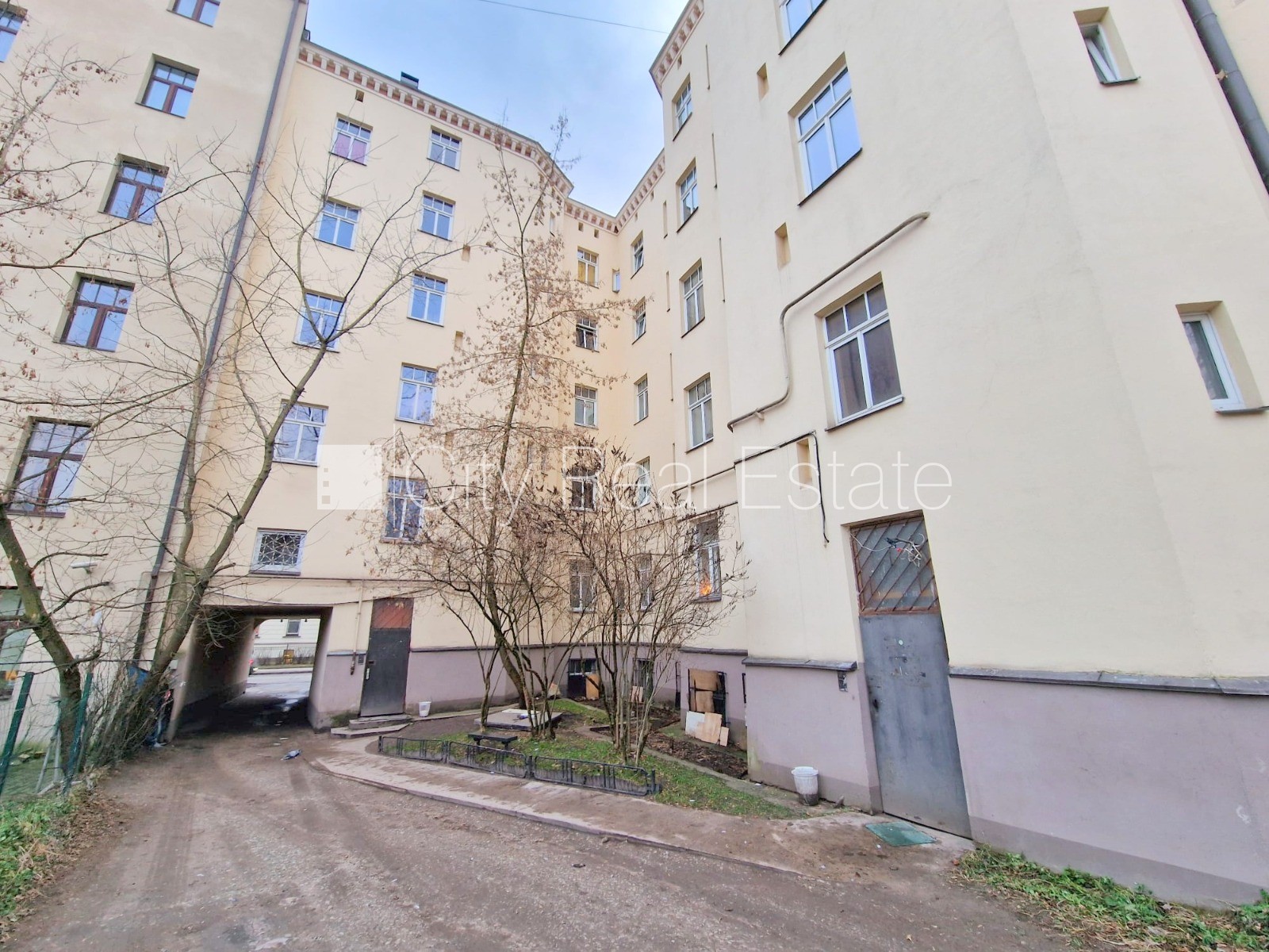 Sludinājumi. Fasādes māja, renovēta māja, vieta automašīnai, ieeja no pagalma, mansards, kāpņu telpa pēc Cena: 260 EUR/mēn Foto #21