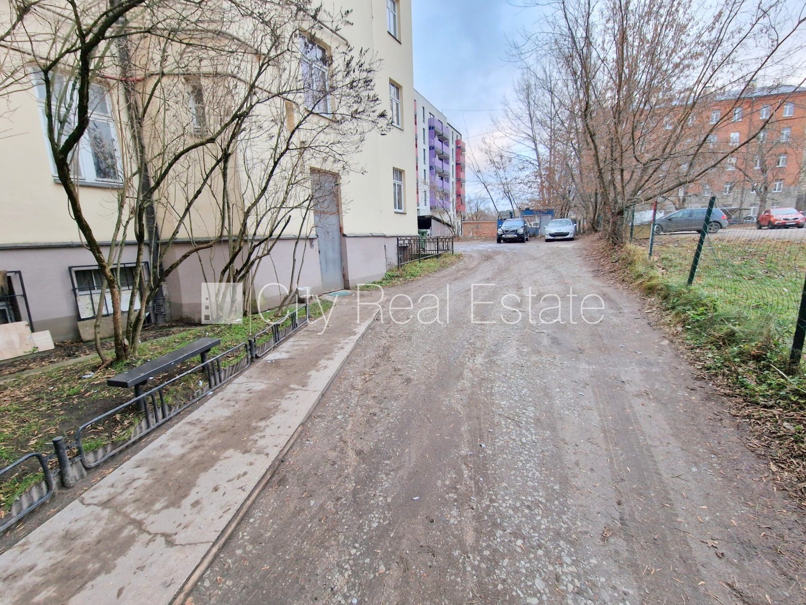 Sludinājumi. Fasādes māja, renovēta māja, vieta automašīnai, ieeja no pagalma, mansards, kāpņu telpa pēc Cena: 260 EUR/mēn Foto #24