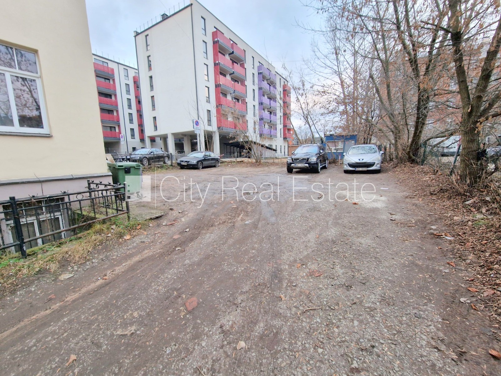 Sludinājumi. Fasādes māja, renovēta māja, vieta automašīnai, ieeja no pagalma, mansards, kāpņu telpa pēc Cena: 260 EUR/mēn Foto #23