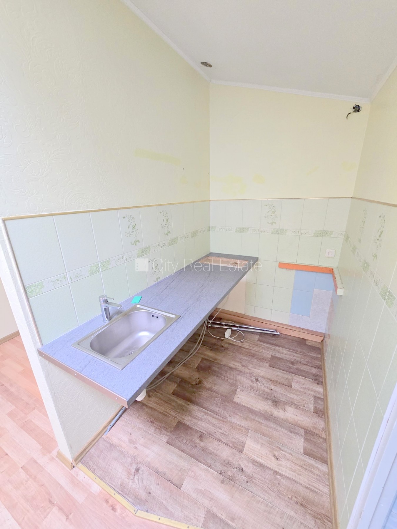 Sludinājumi. Fasādes māja, renovēta māja, vieta automašīnai, ieeja no pagalma, mansards, kāpņu telpa pēc Cena: 260 EUR/mēn Foto #9
