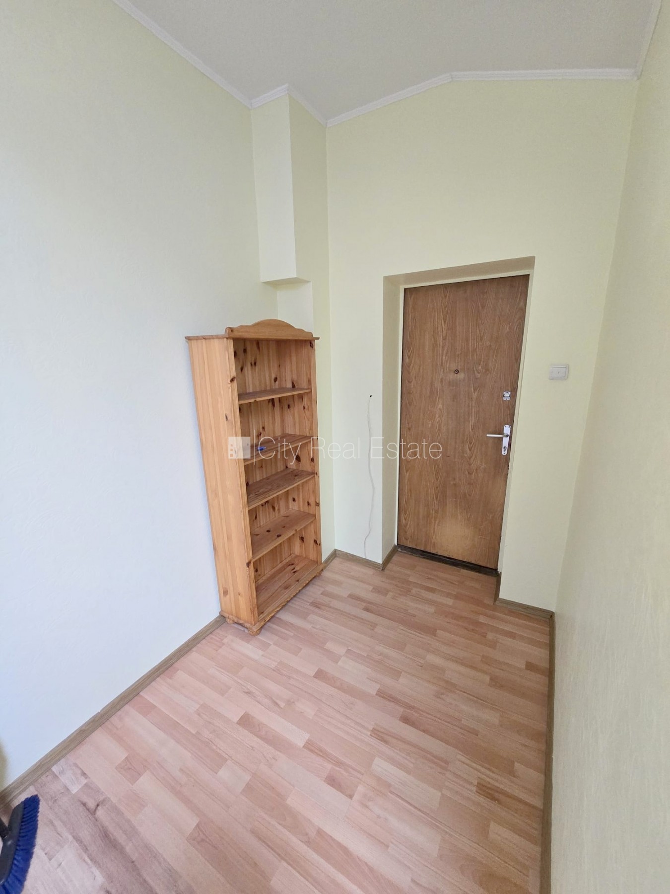 Sludinājumi. Fasādes māja, renovēta māja, vieta automašīnai, ieeja no pagalma, mansards, kāpņu telpa pēc Cena: 260 EUR/mēn Foto #16