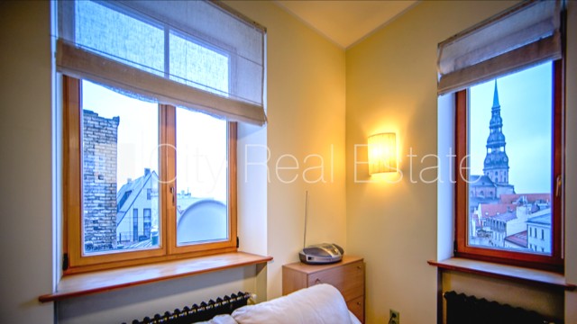 Sludinājumi. Fasādes māja, renovēta māja, ieeja no ielas, kāpņu telpa pēc kapitālā remonta, logi vērsti mājas Cena: 700 EUR/mēn Foto #4