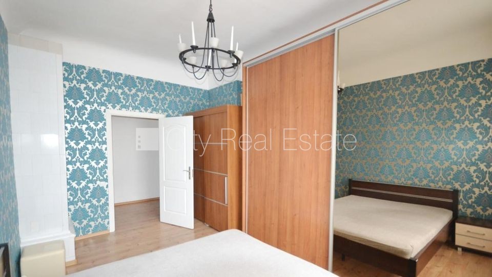 Sludinājumi. Fasādes māja, renovēta māja, ieeja no ielas, ir lifts, kāpņu telpa pēc kapitālā remonta, logi Cena: 445 EUR/mēn Foto #8