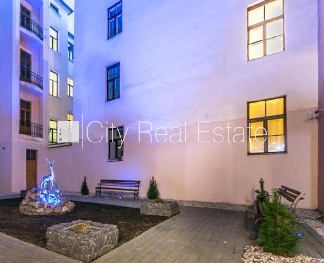 Sludinājumi. Fasādes māja, renovēta māja, ieeja no ielas, ir lifts, kāpņu telpa pēc kapitālā remonta, logi Cena: 445 EUR/mēn Foto #13