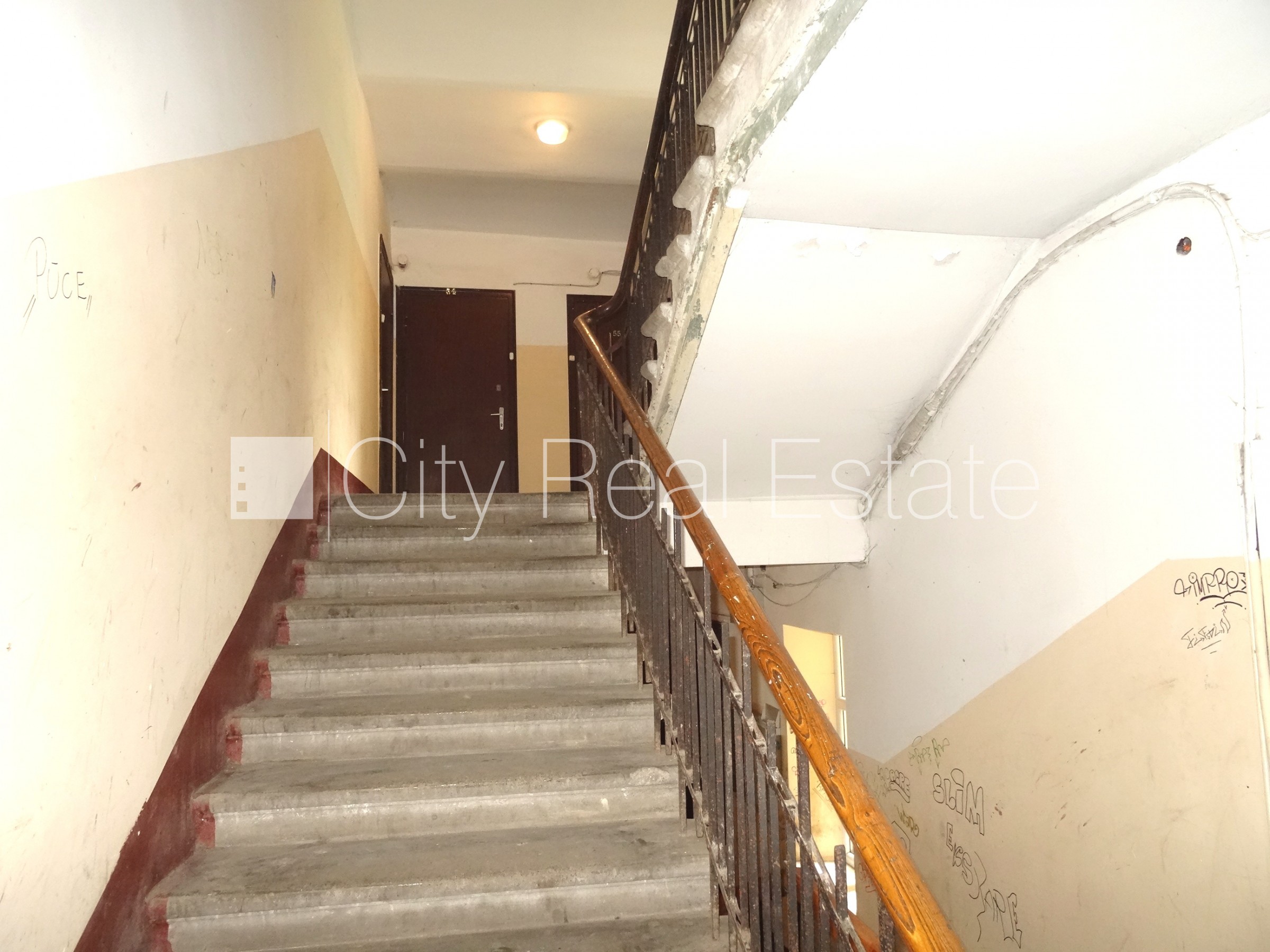 Sludinājumi. Fasādes māja, ieeja no ielas, logi vērsti uz pagalma pusi, istaba izolēta 18 m2, augstie griesti, Cena: 210 EUR/mēn Foto #18