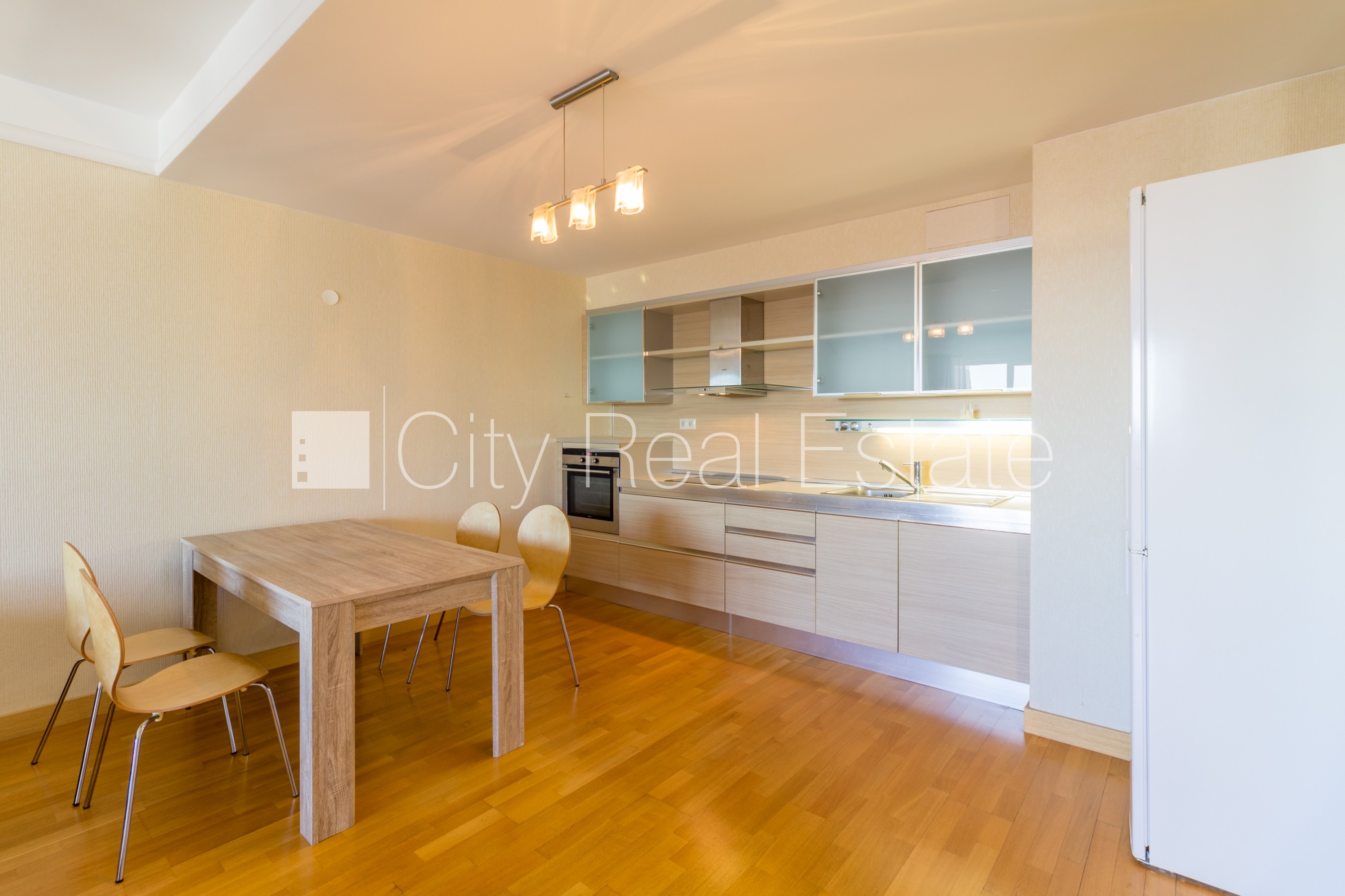 Sludinājumi. Projekts - Panorama Plaza, jaunceltne, fasādes māja, slēgta teritorija, iespēja nomāt pazemes Cena: 680 EUR/mēn Foto #2