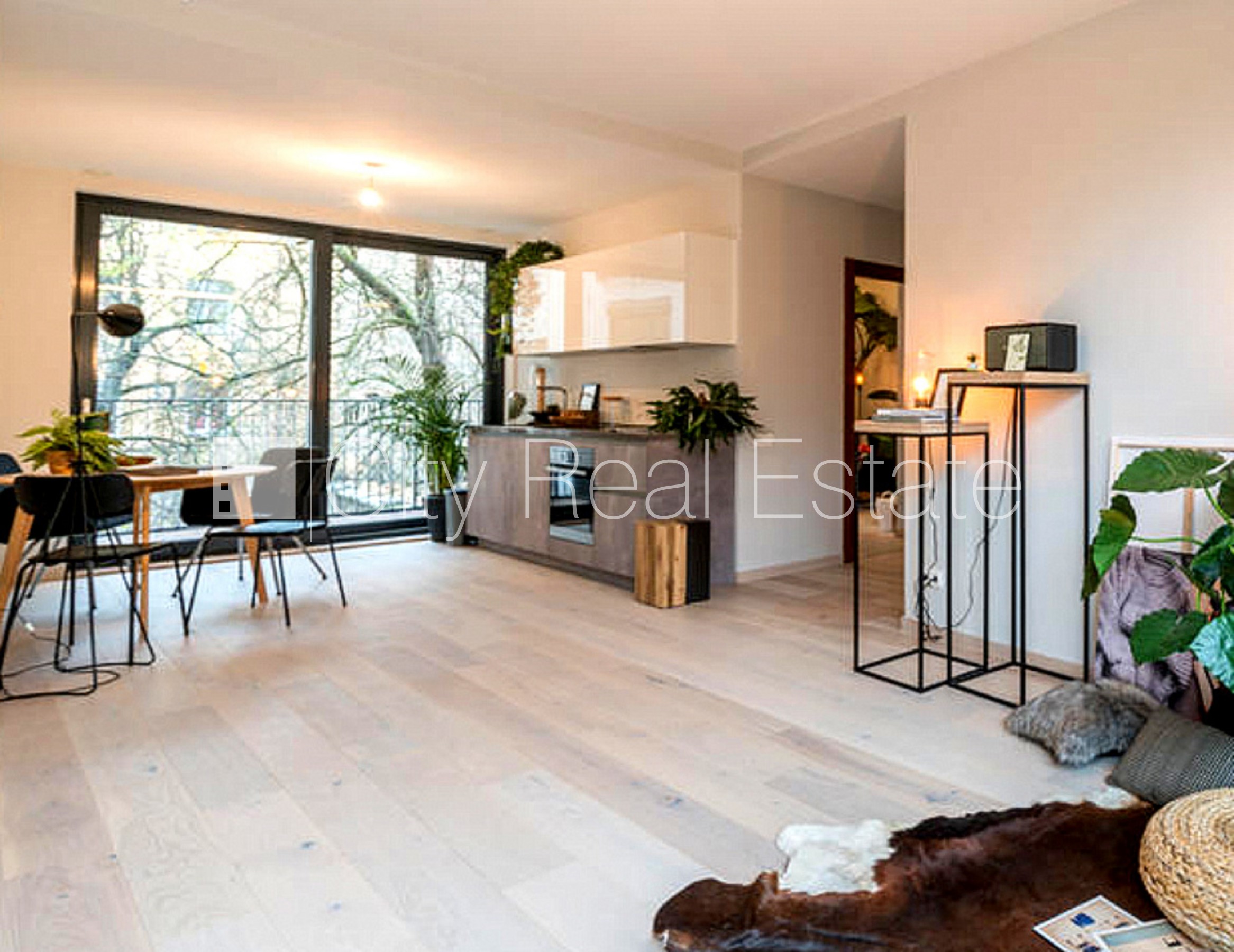 Объявление. Земля в собственности, новостройка, фасадный дом, монолитные бетонные стены, плата за обслуживание Цена: 407000 EUR Foto #1