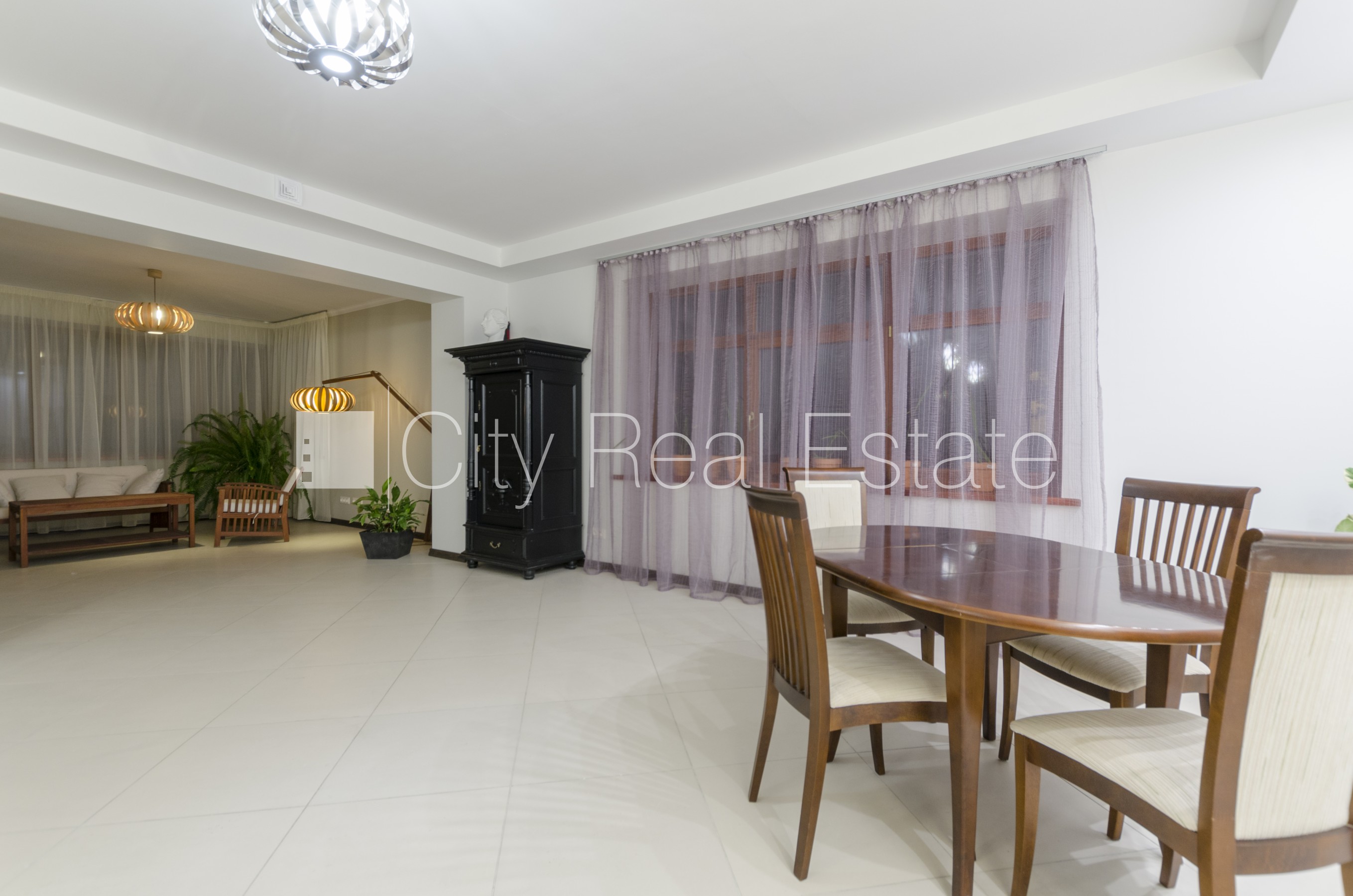 Объявление. Земля в собственности, реновированный дом, поменянное покрытие крыши, кирпичные стены, фасад с Цена: 990000 EUR Foto #7