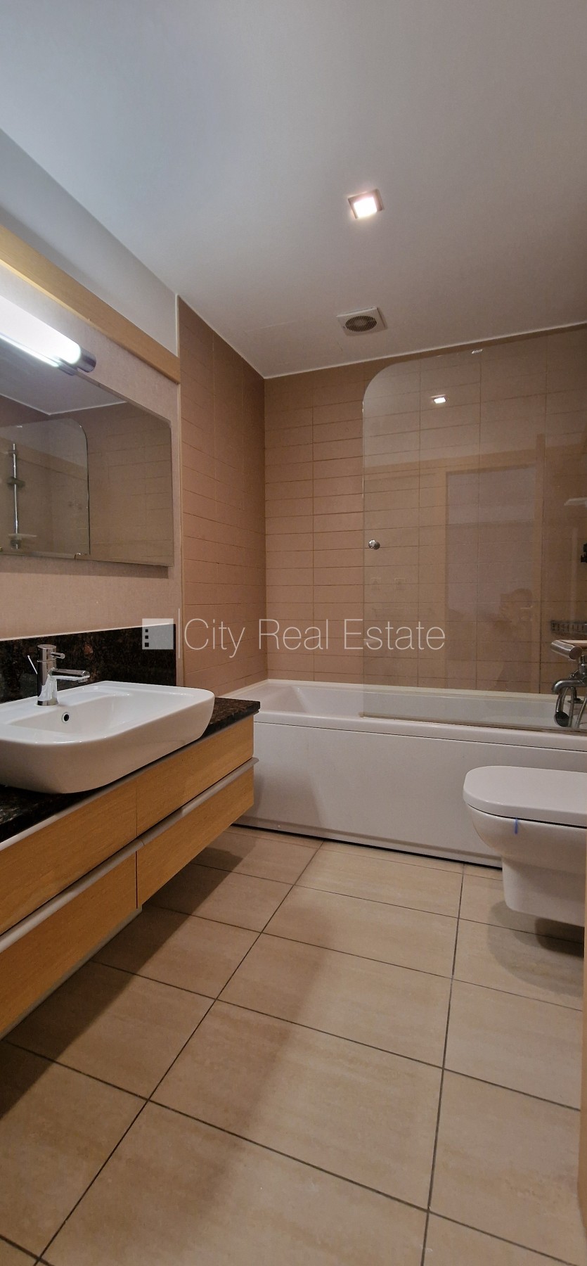 Sludinājumi. Projekts - Panorama Plaza, jaunceltne, vieta vairākām automašīnām, iespēja nomāt pazemes Cena: 850 EUR/mēn Foto #11