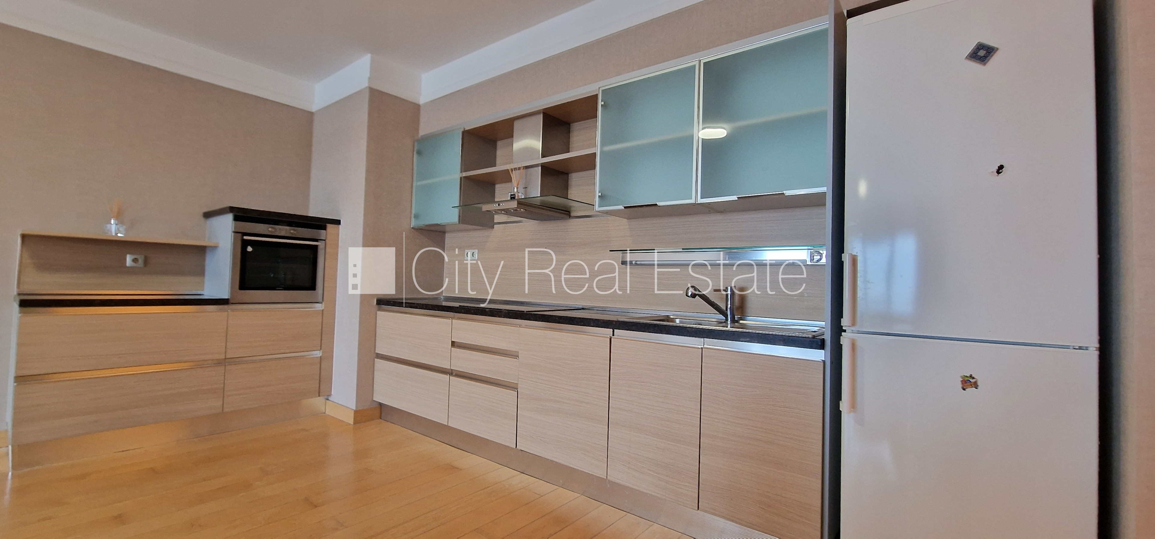 Sludinājumi. Projekts - Panorama Plaza, jaunceltne, vieta vairākām automašīnām, iespēja nomāt pazemes Cena: 850 EUR/mēn Foto #7